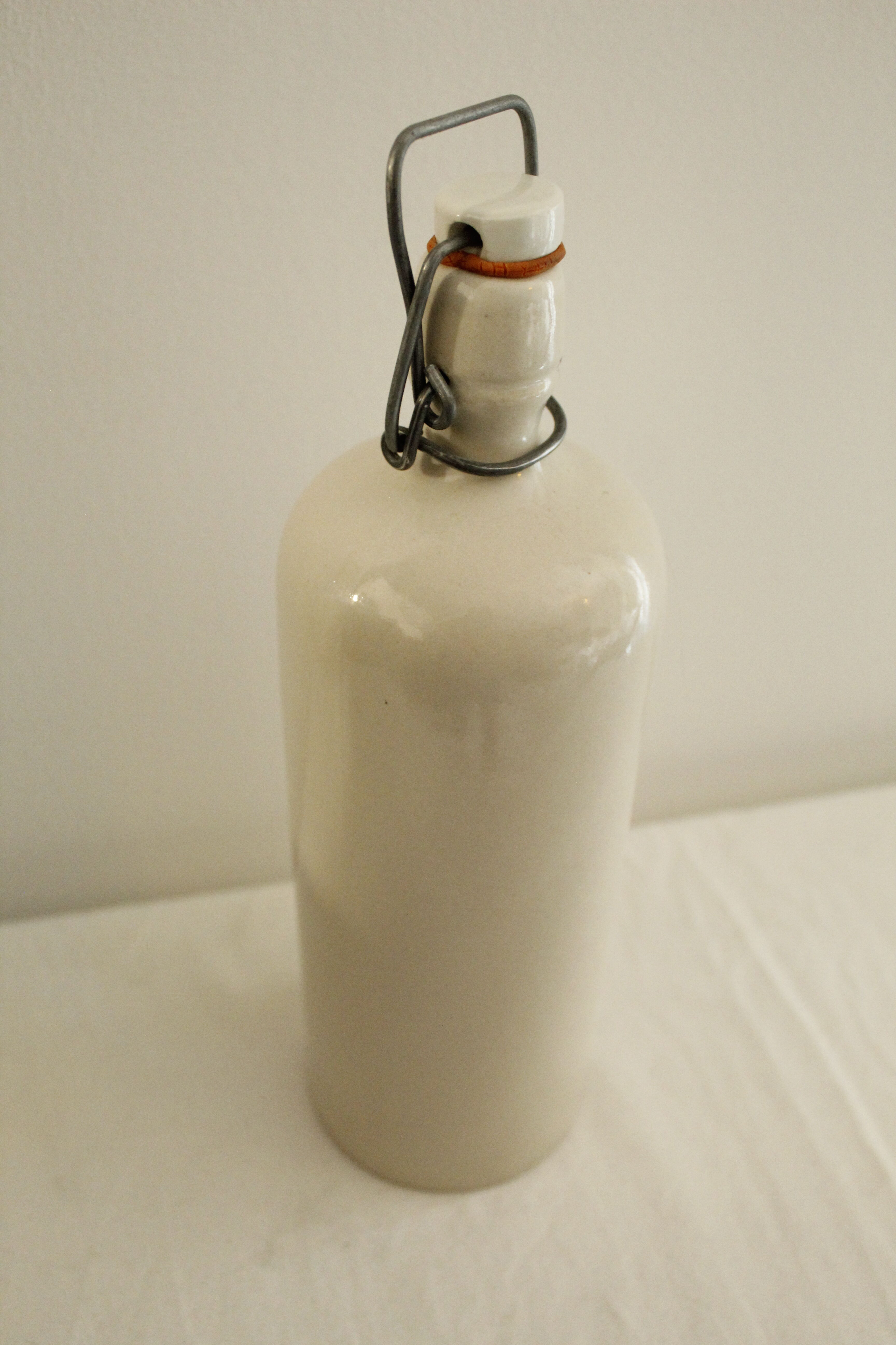 Glazed stoneware bottle - beige/cream