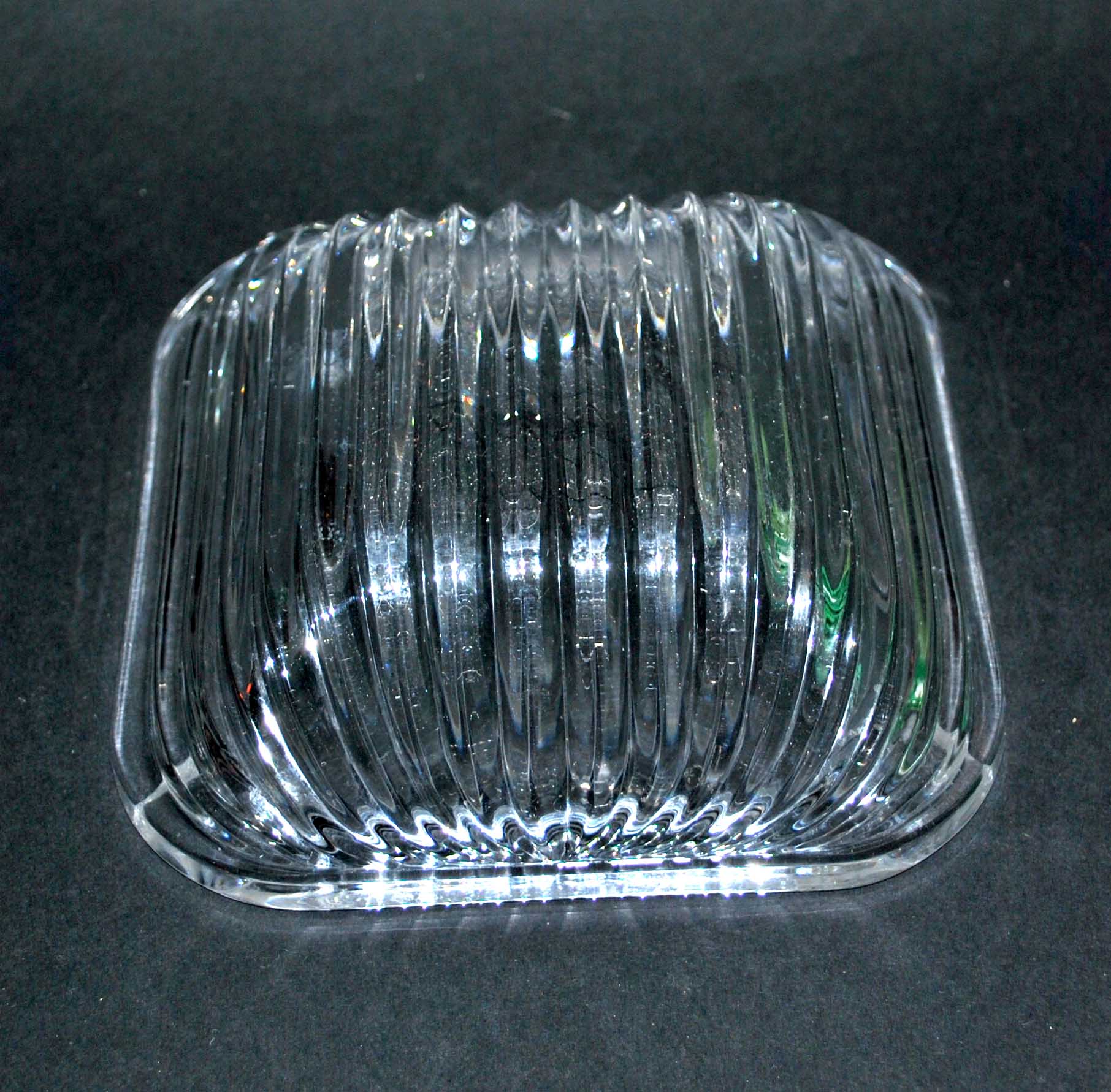 Cendrier vintage en cristal moulé 14 x 4.5cm