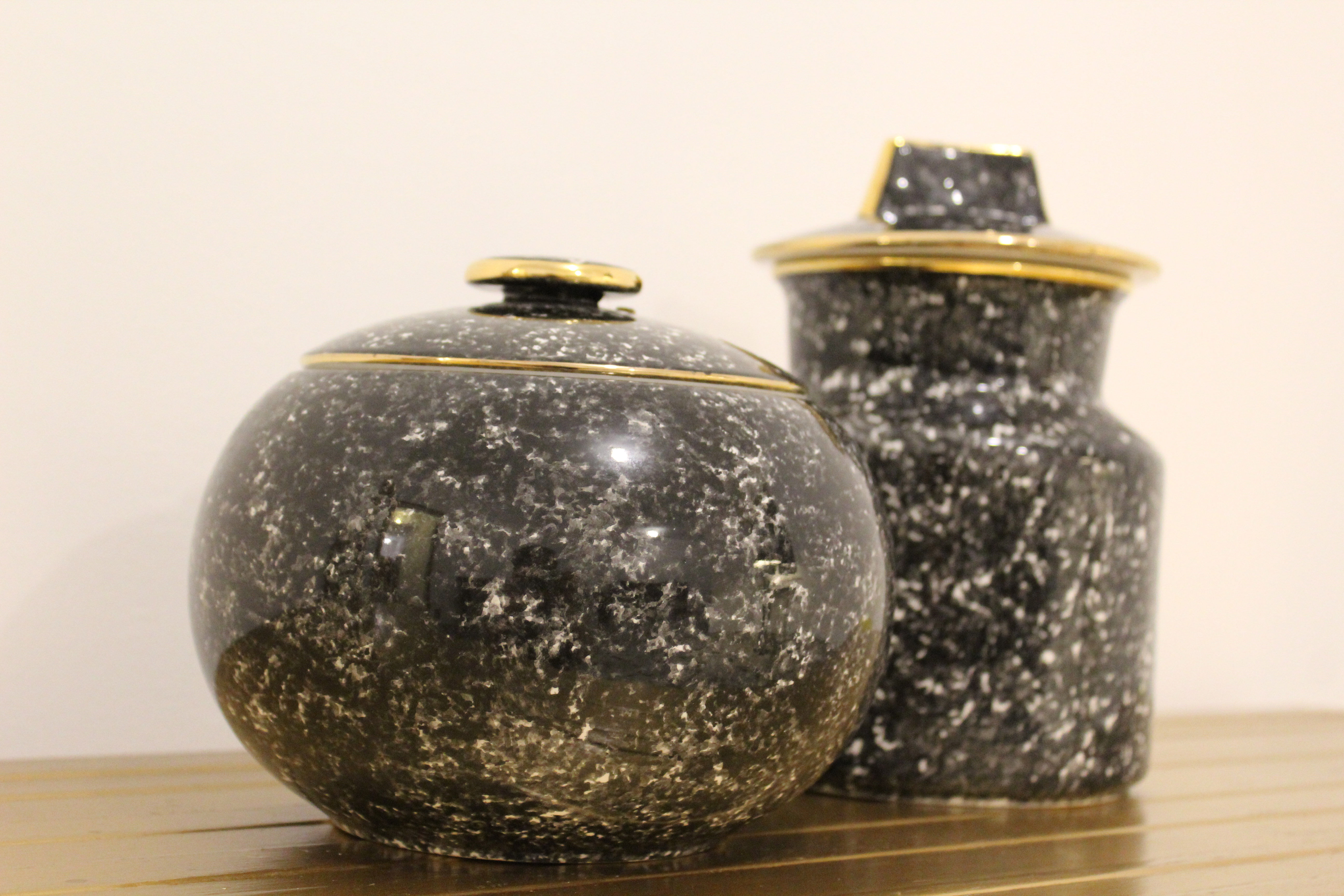 Pair of Vicentina ceramic vases, hand-decorated, Italy 1970'