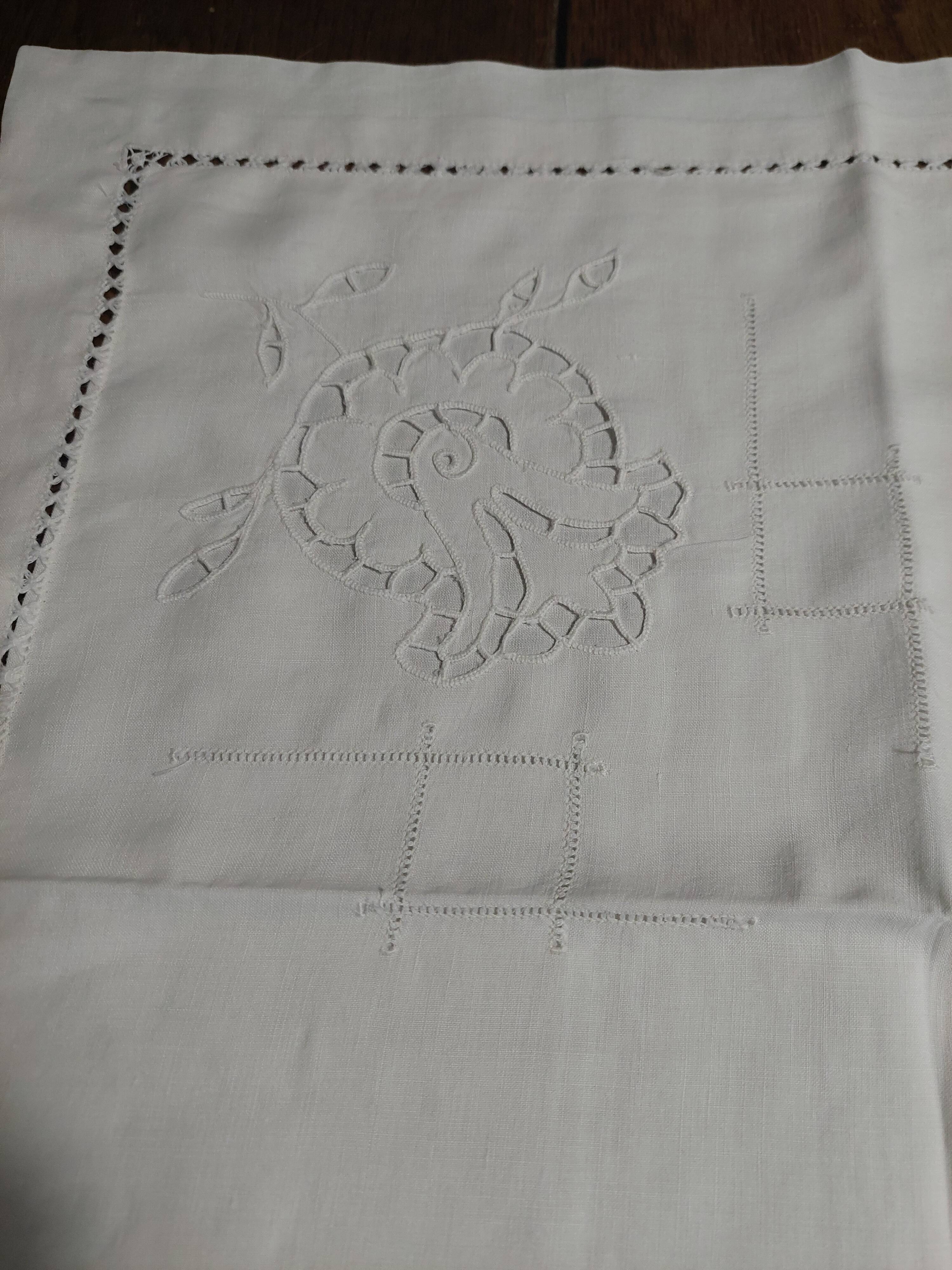 Old linen tablecloth, fine, with button closure, 75 x 75 cm.