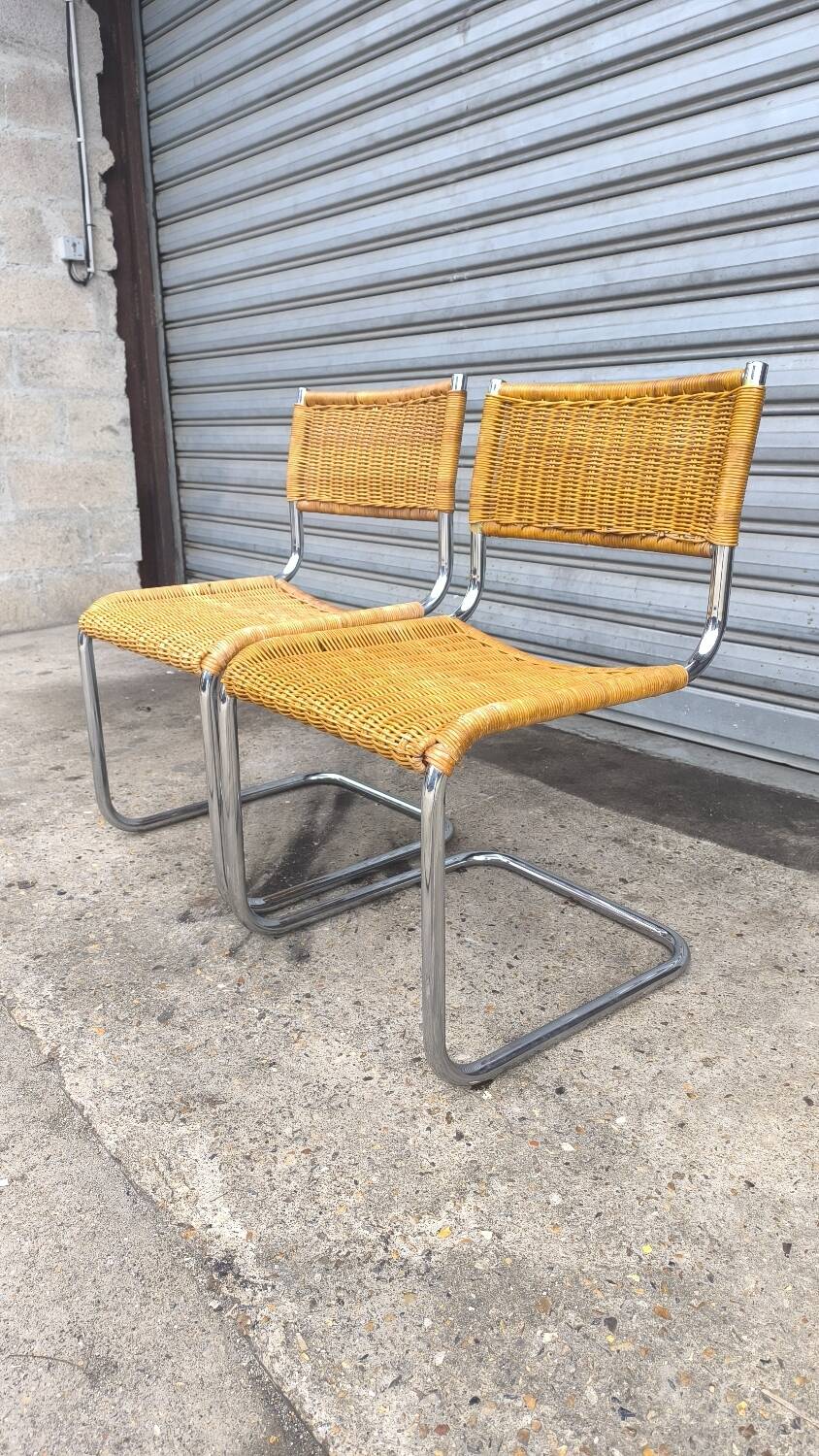 Pair of cantilever and rattan chairs from the 70s
