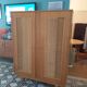 Armoire en bois et rotin vintage