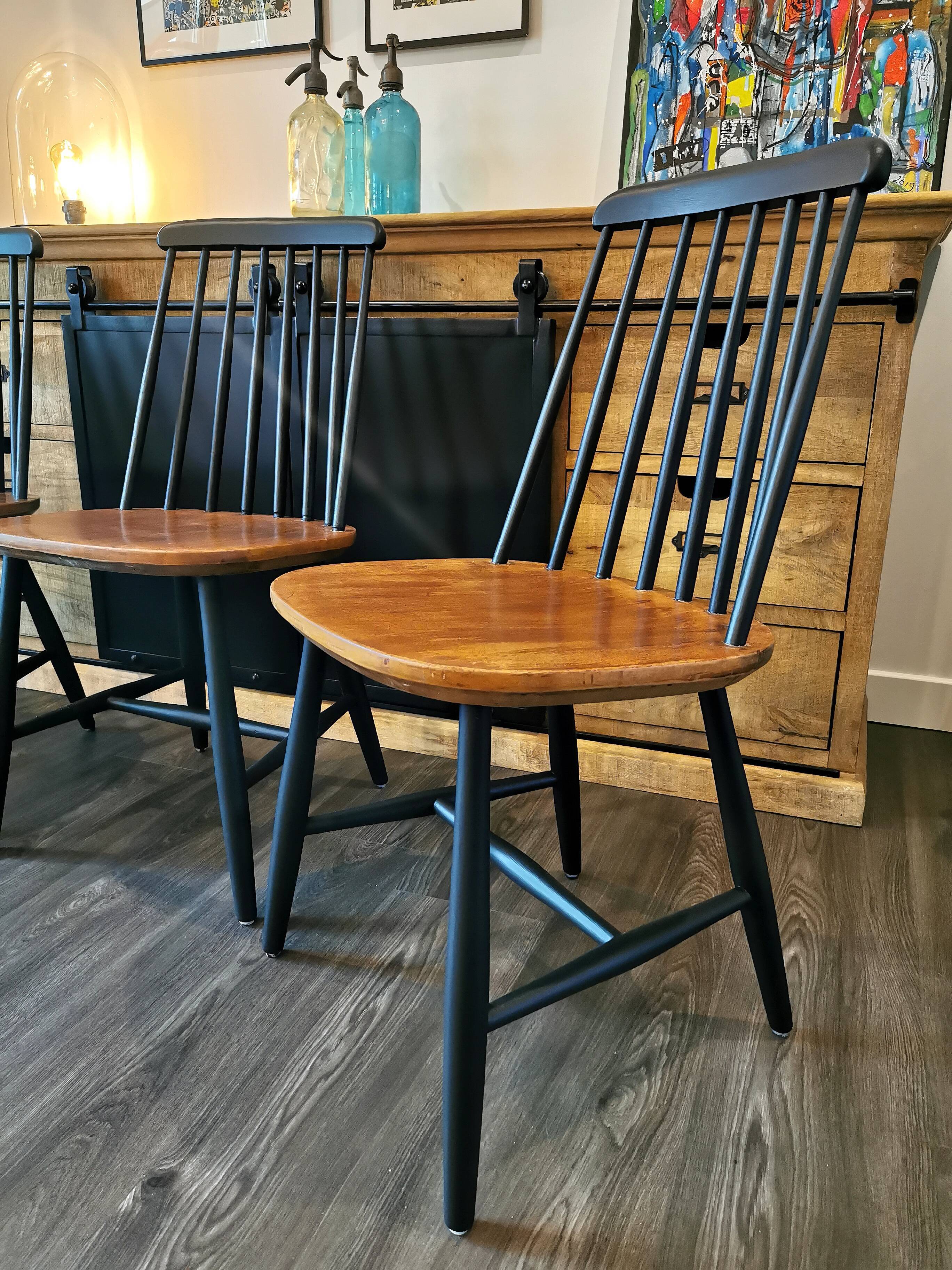 Series of 4 Scandinavian chairs