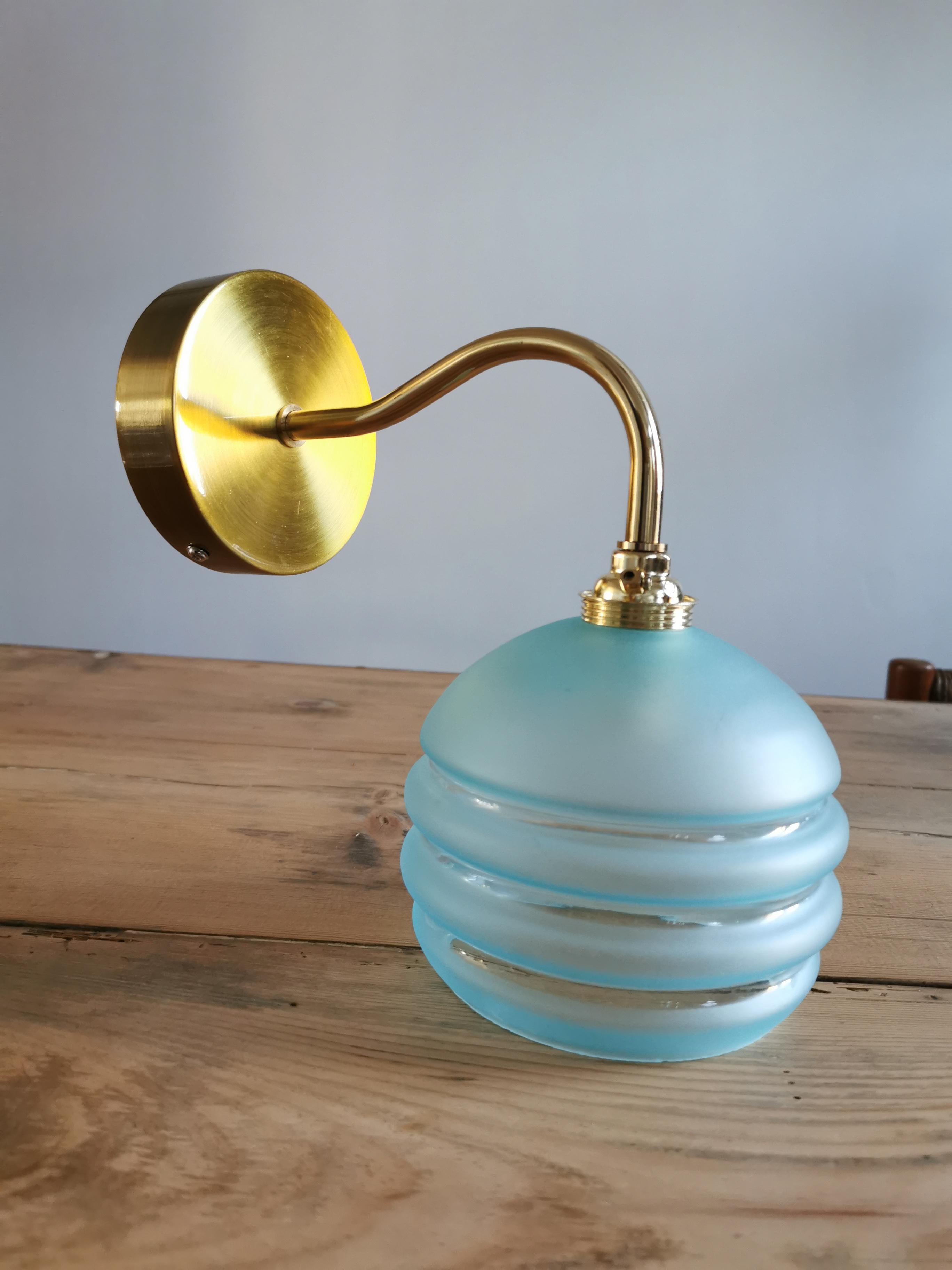 Applique globe vintage en verre dépoli bleu