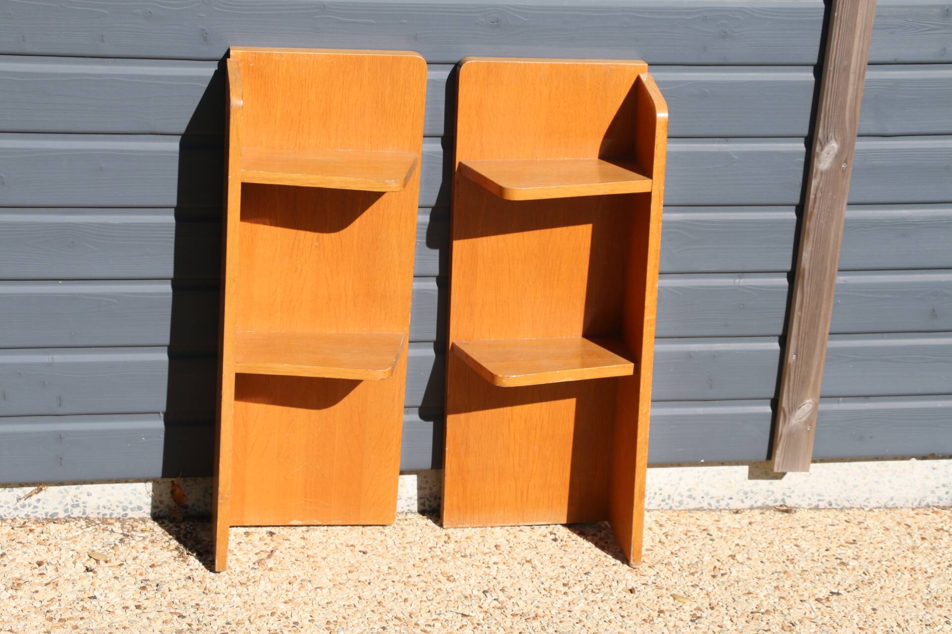 2 asymmetrical bedside tables in oak veneer