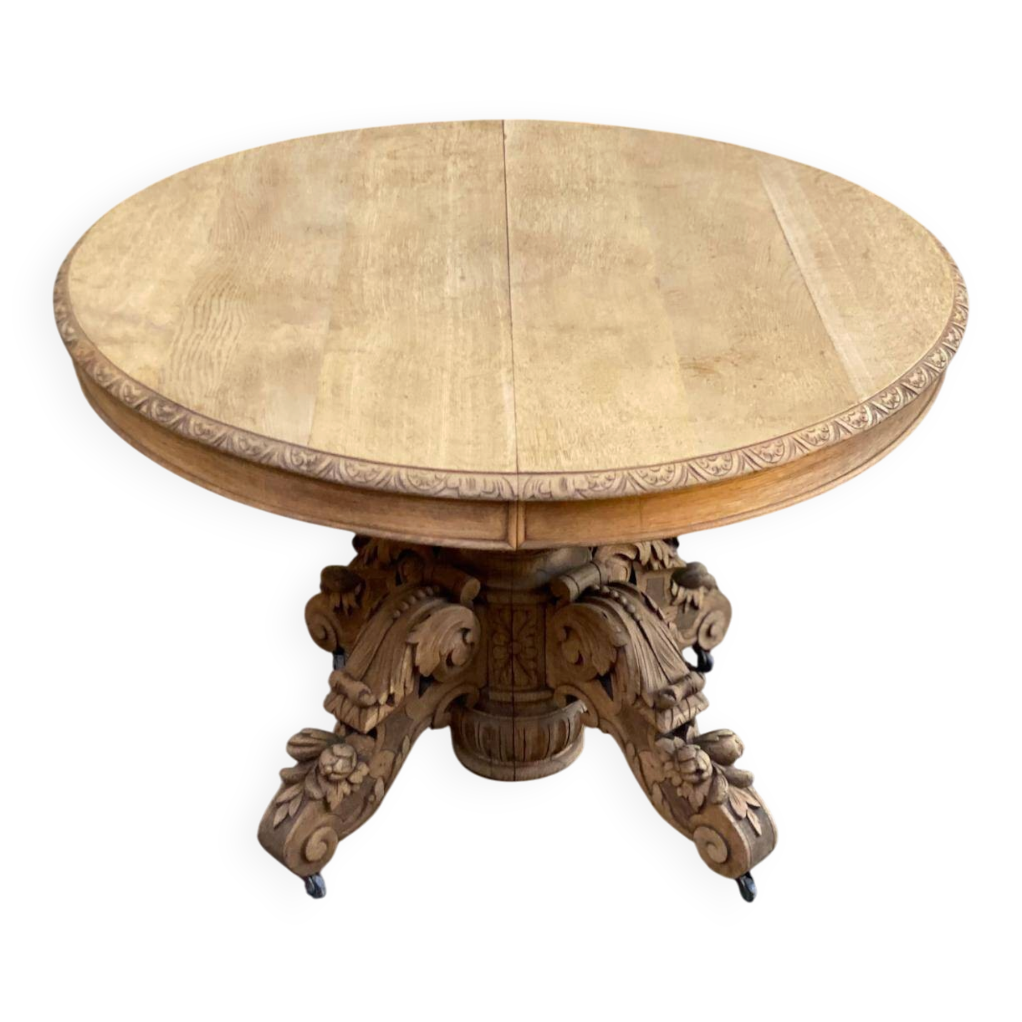 Round extendable dining table Napoleon III renovated in 19th-century oak.