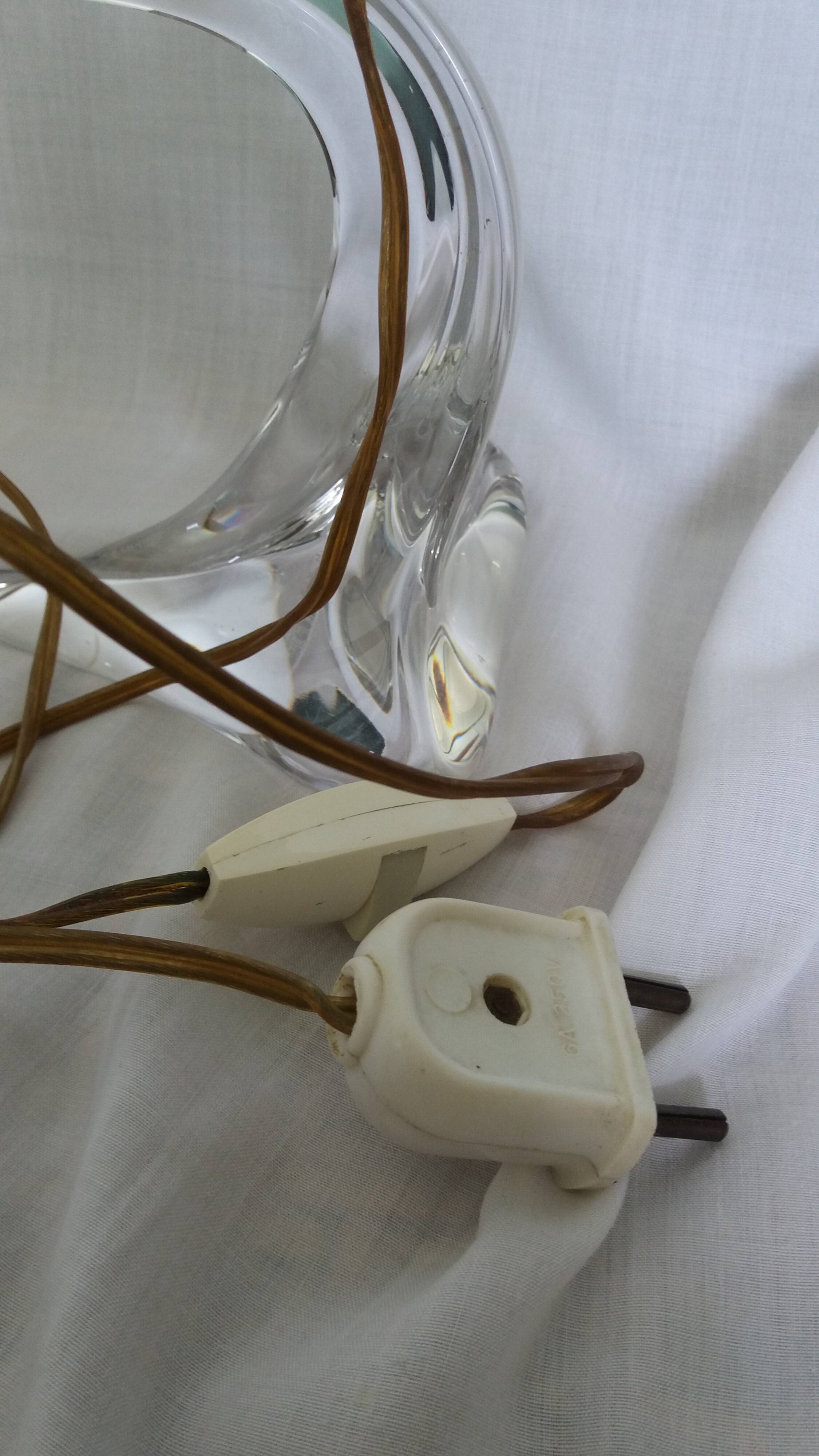 Saint-Louis crystal lamp with a free-form wave base.