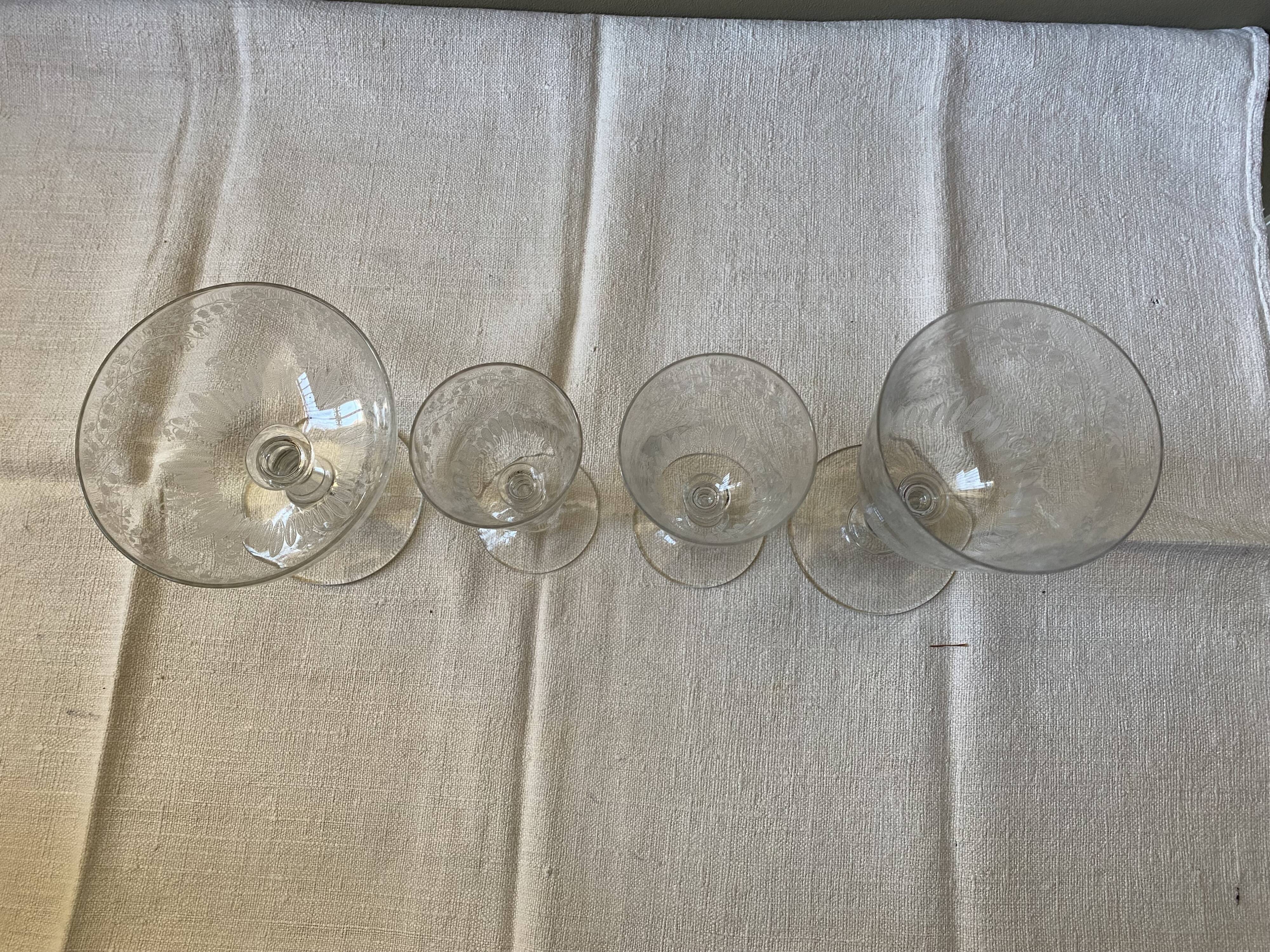 Set of 22 glasses with floral details engraved 1930