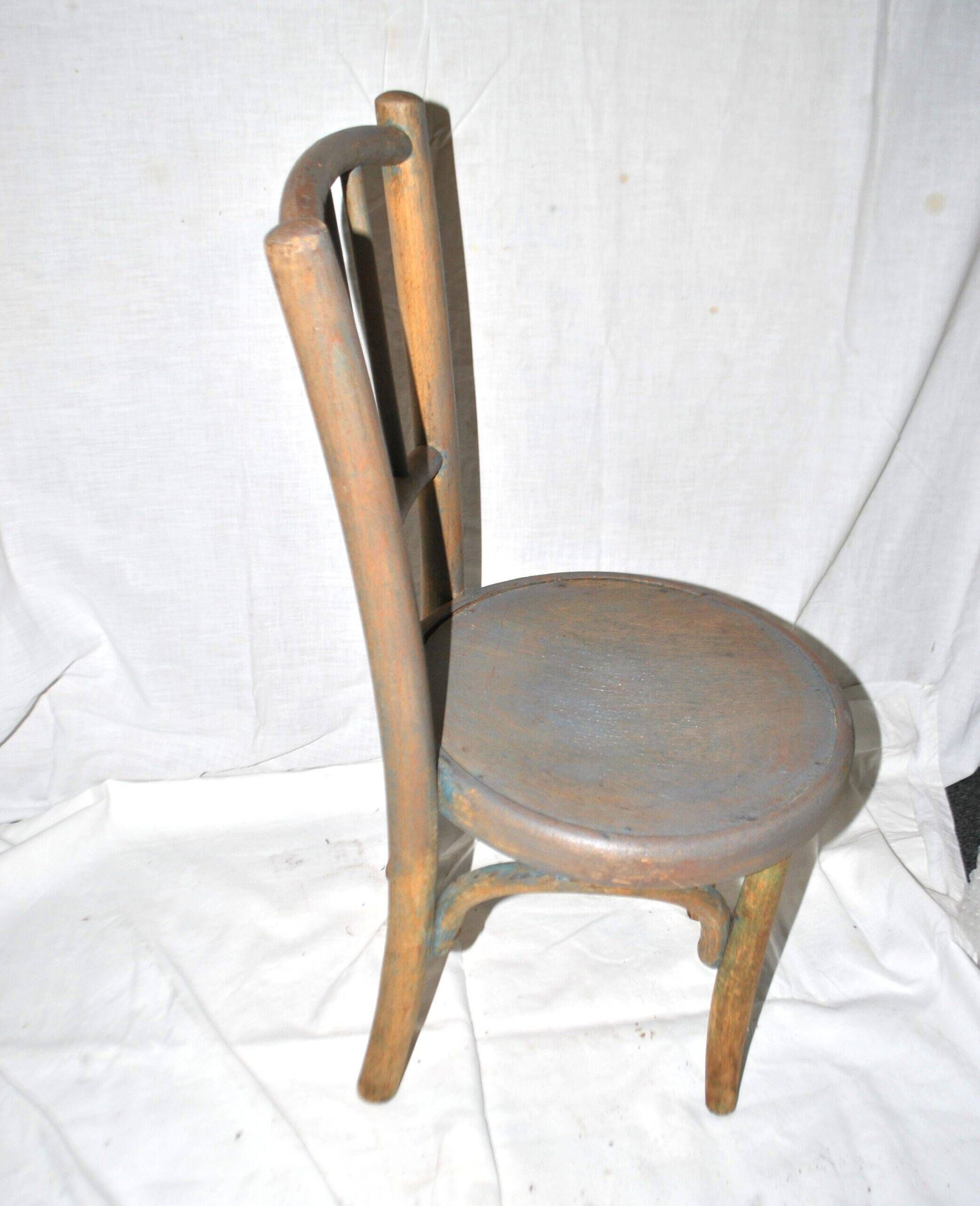 Child's bistro chair in curved turned wood, Fischel Thonet style, 1950.