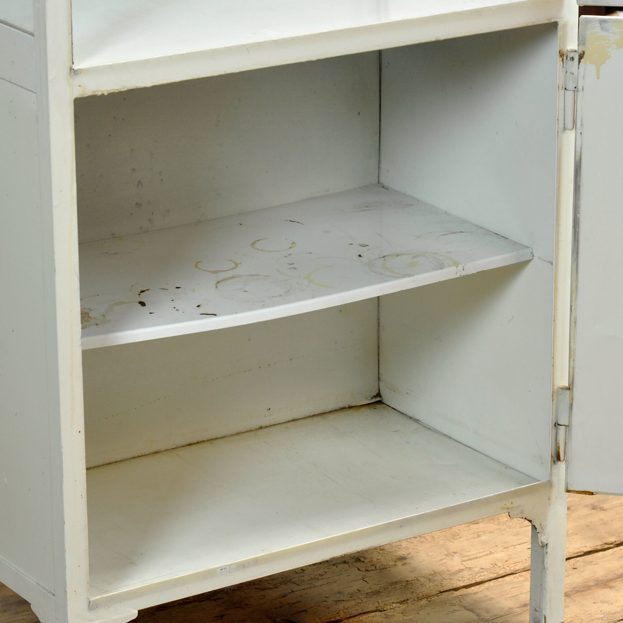 Cabinet médical vintage, années 1970