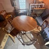 Oval table in solid wood