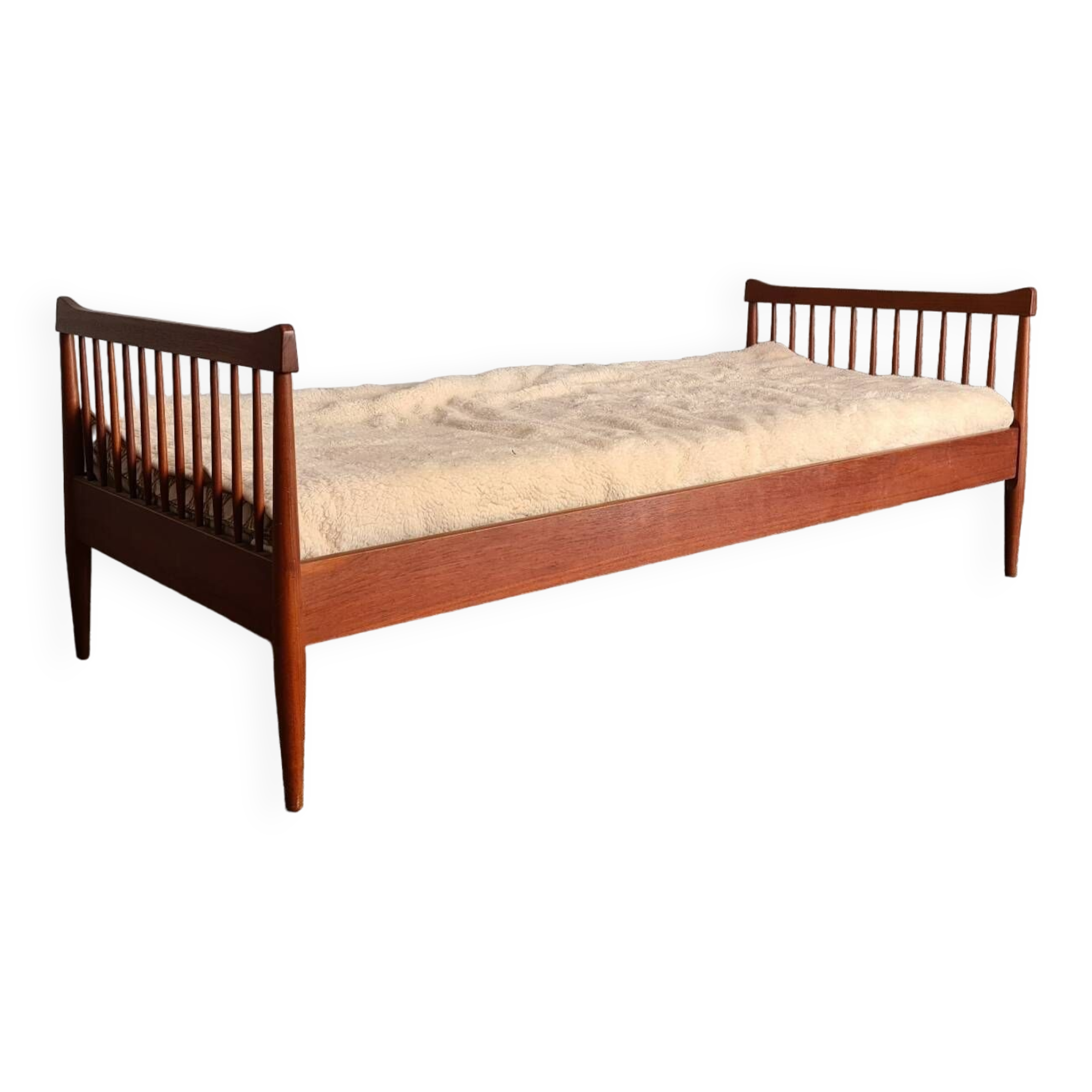 Lit scandinave en teck