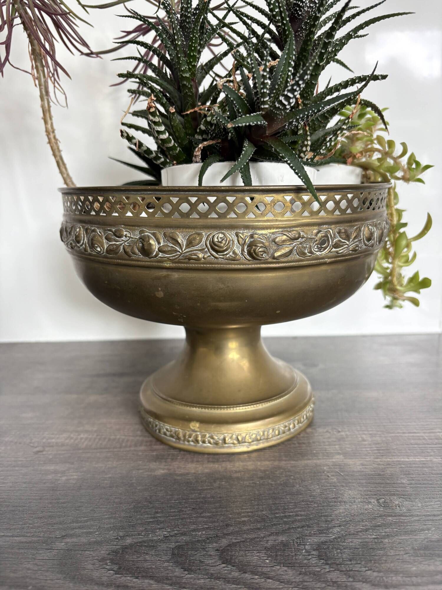 Vintage brass footed bowl, Italian decoration.