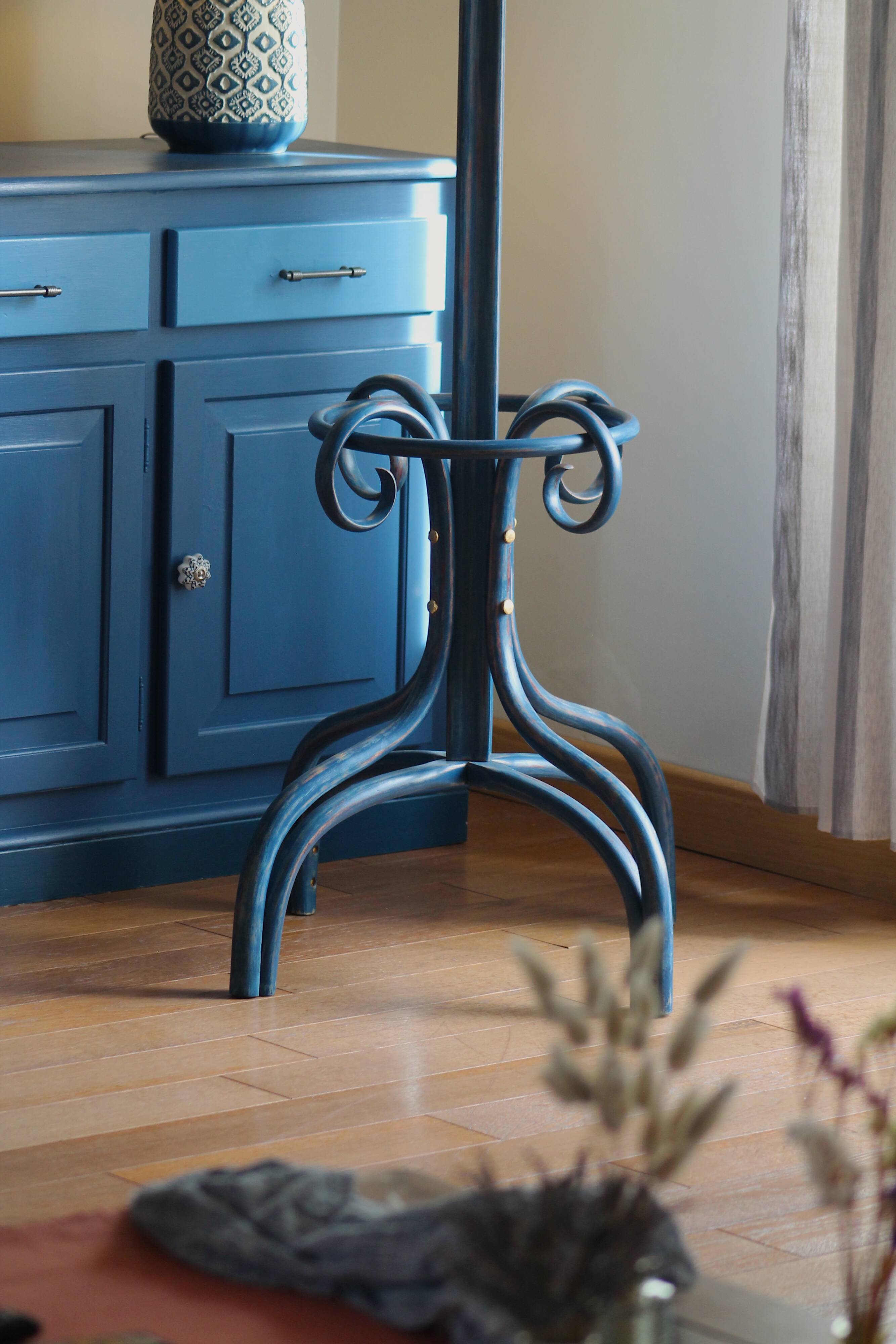Parrot Coat Rack "The Big Blue"