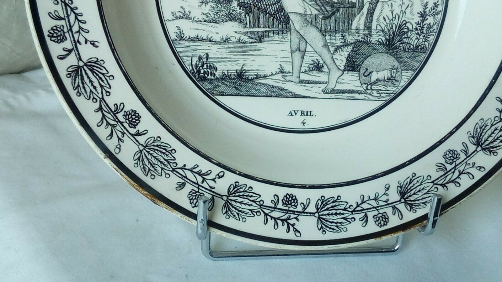 CHOISY HOLLOW PLATE IN FINE FAIENCE ON THE THEME OF THE MONTHS "APRIL"