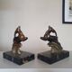 Bookend in regule