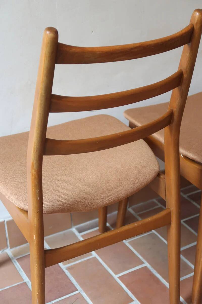 2 vintage Scandinavian wooden chairs from the 1960s.