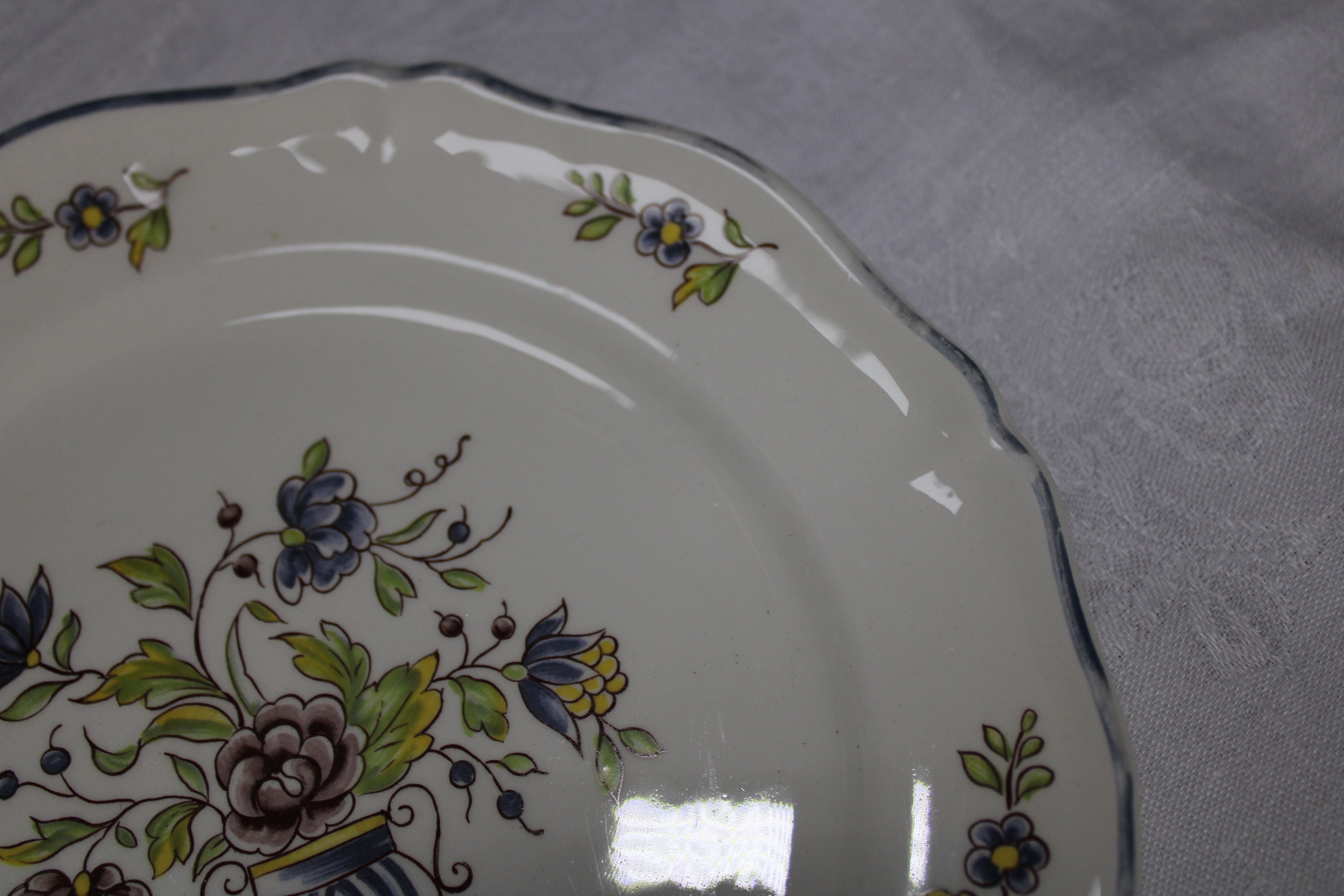 Service at Dessert Saint-Amand Vieux Delft