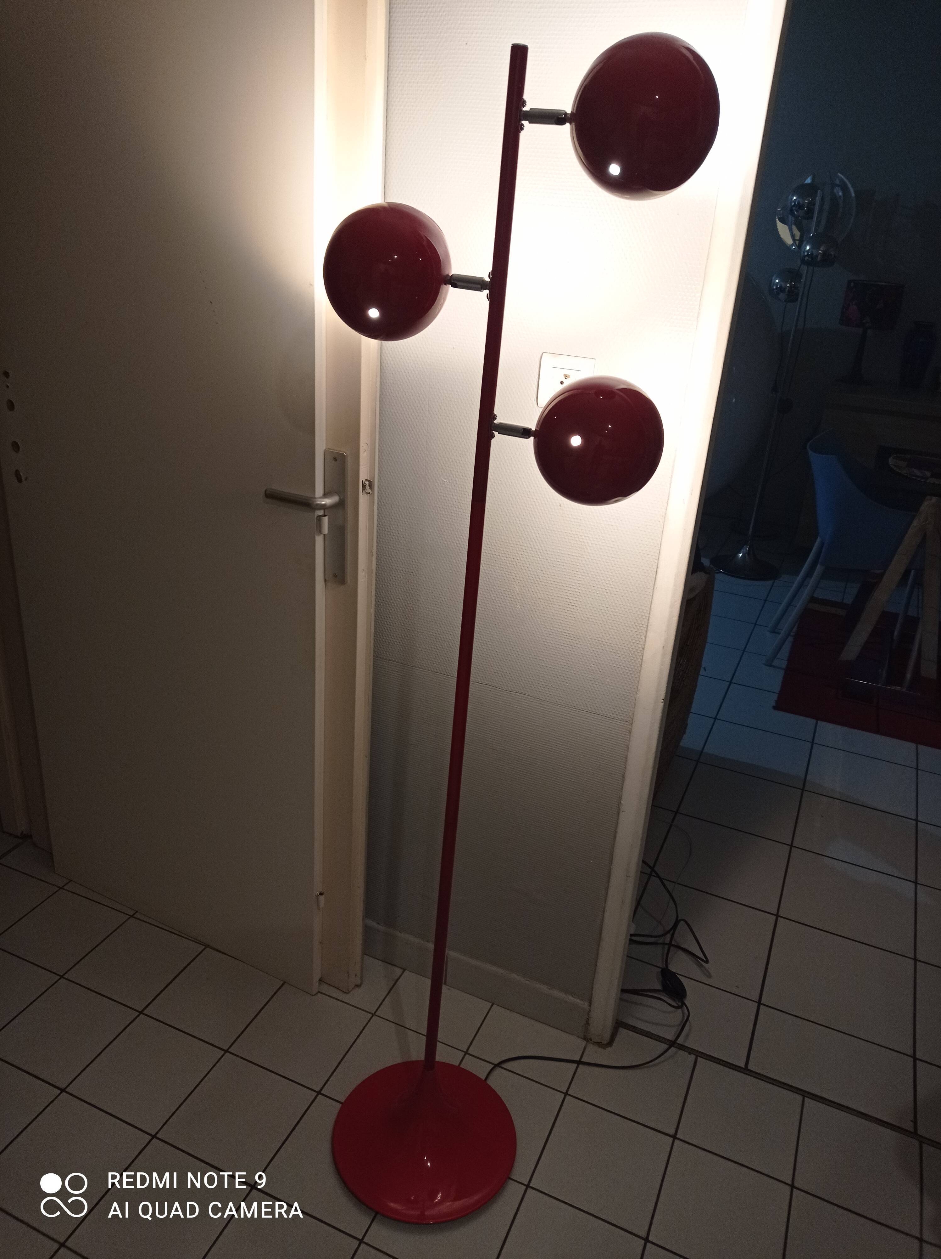 Red floor lamp 3 balls eyeball