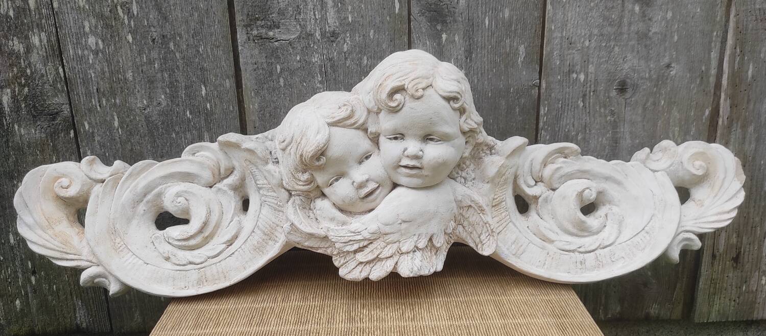 Stucco decoration depicting angels