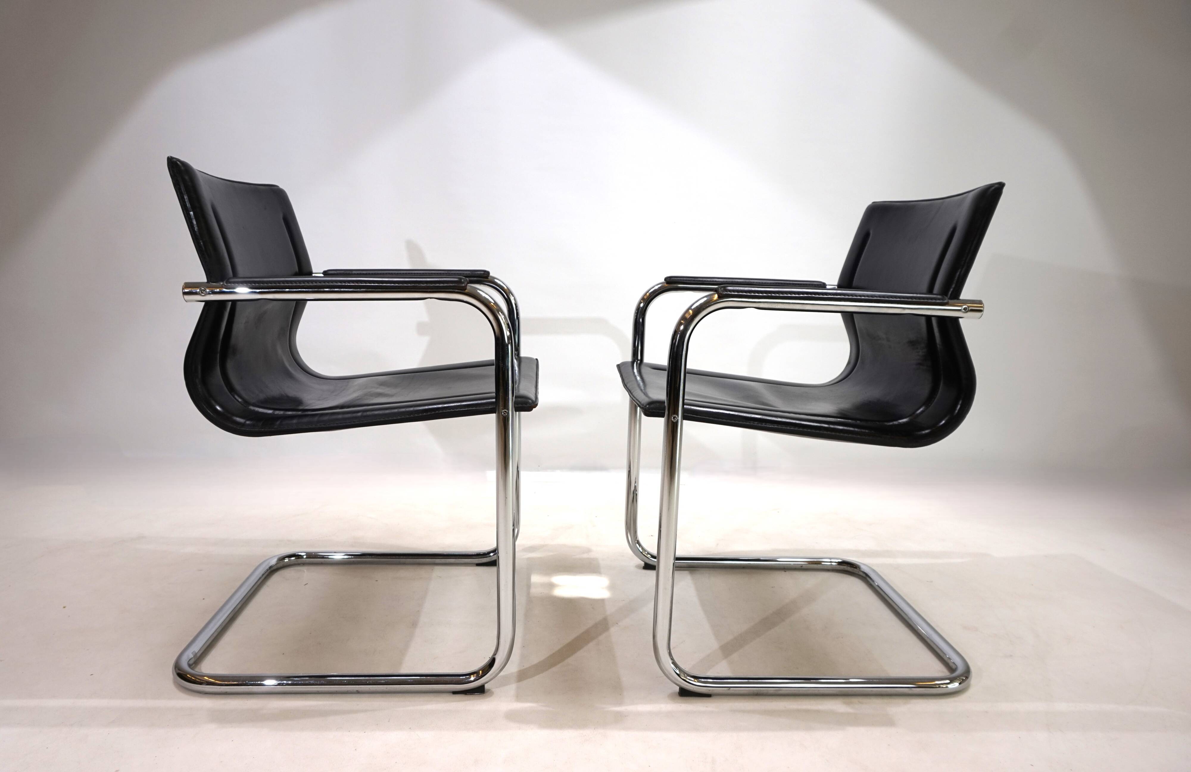 2 leather and chrome metal armchairs Matteo Grassi, 1970