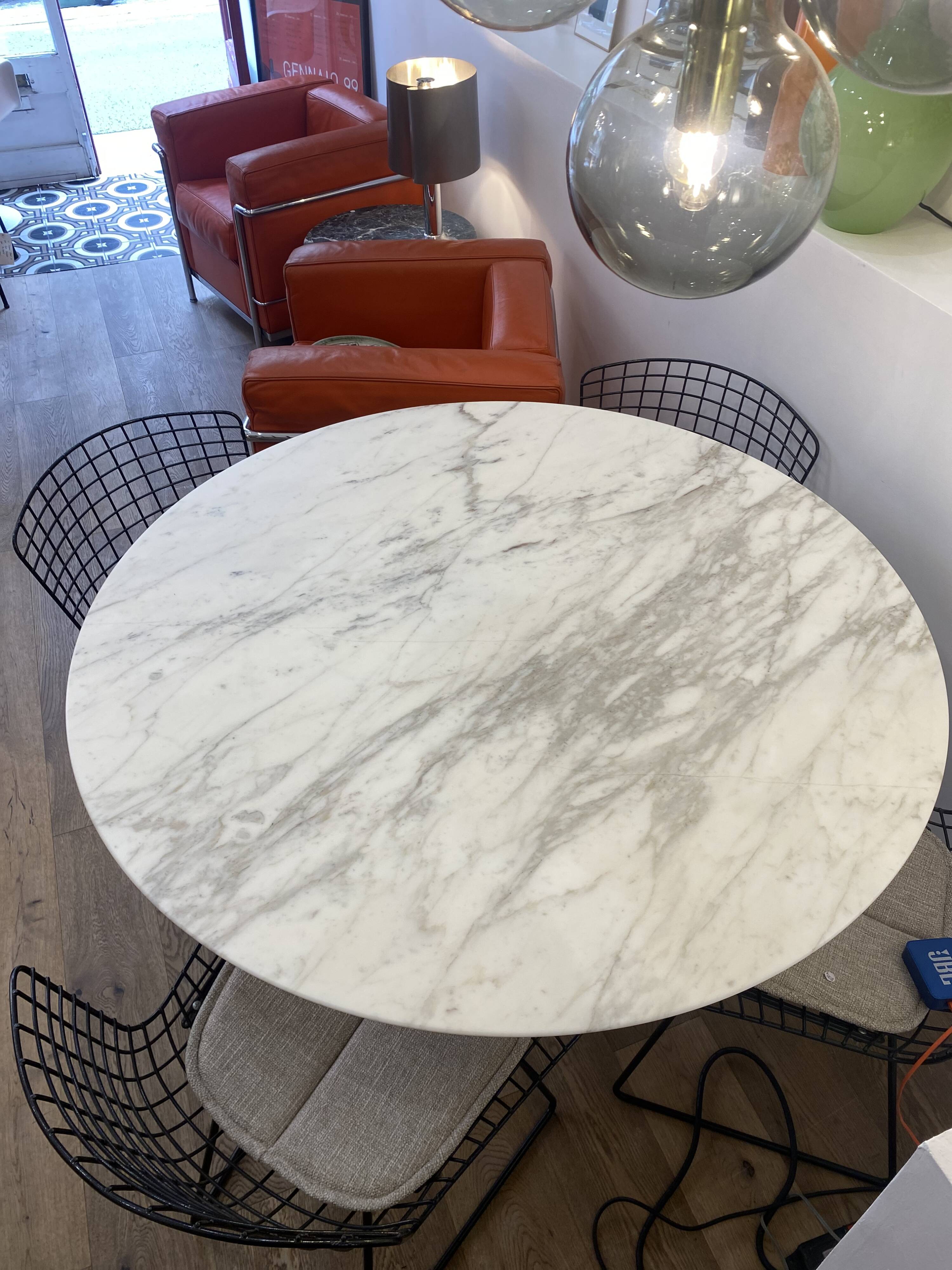Tulip round table in Calacatta marble by Eero Saarinen - Ø 120 cm - Knoll -