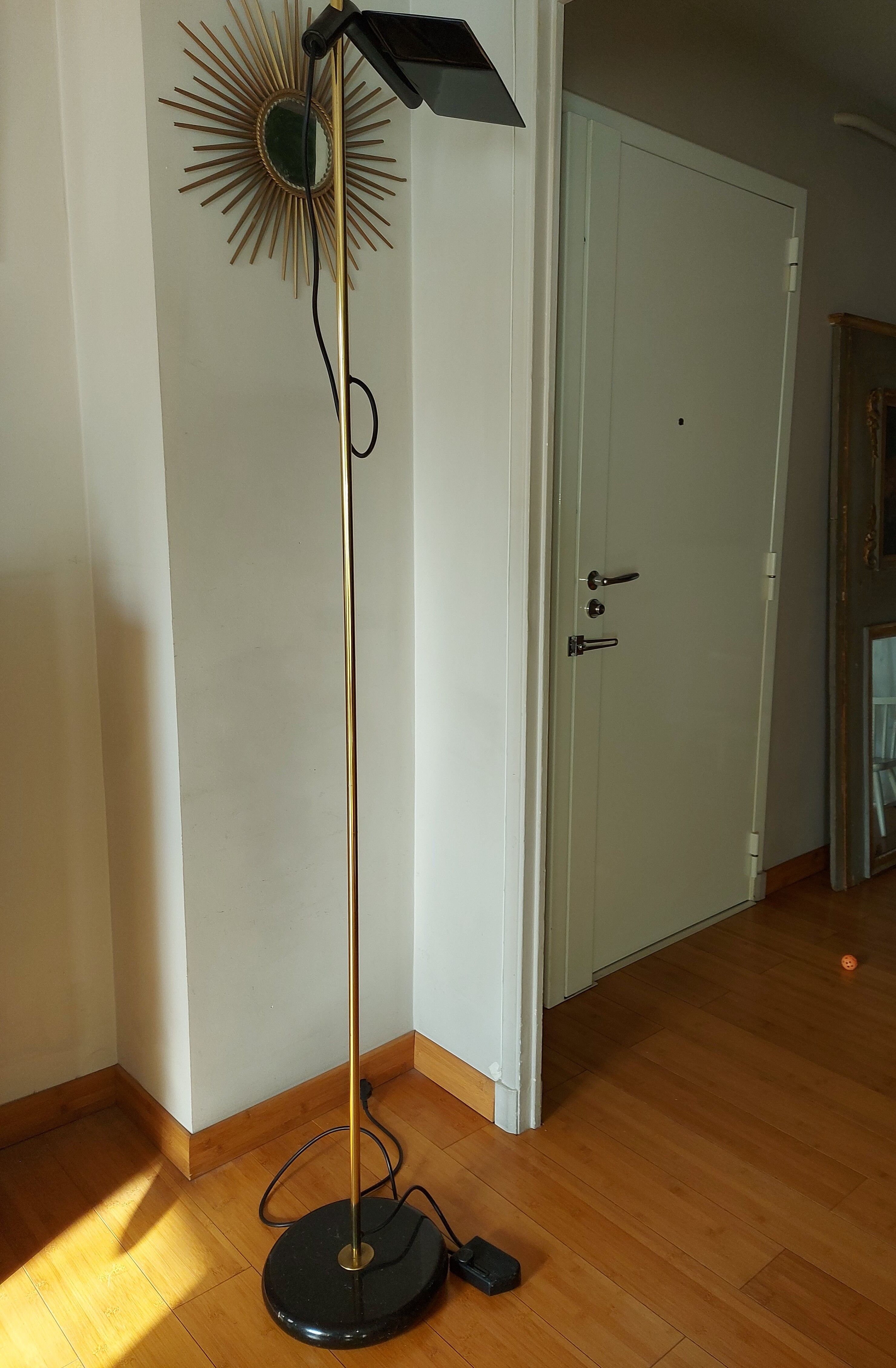Guzzini design lamppost (marble foot)
