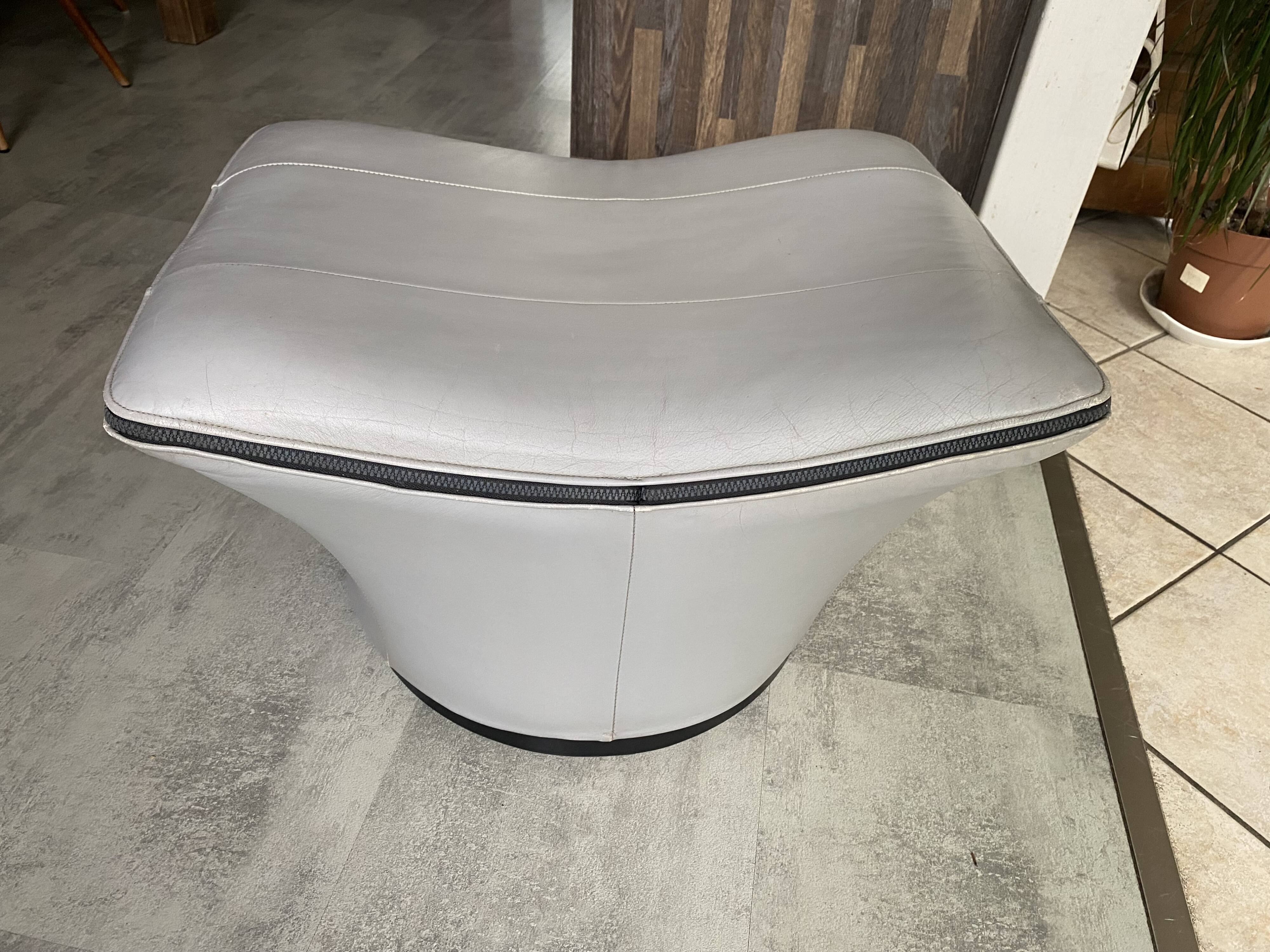 Mantis leather lounge chair ottoman footrest Gerard Van Den Berg 1970