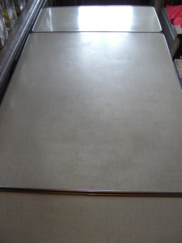 Pivoteau in formica kitchen set