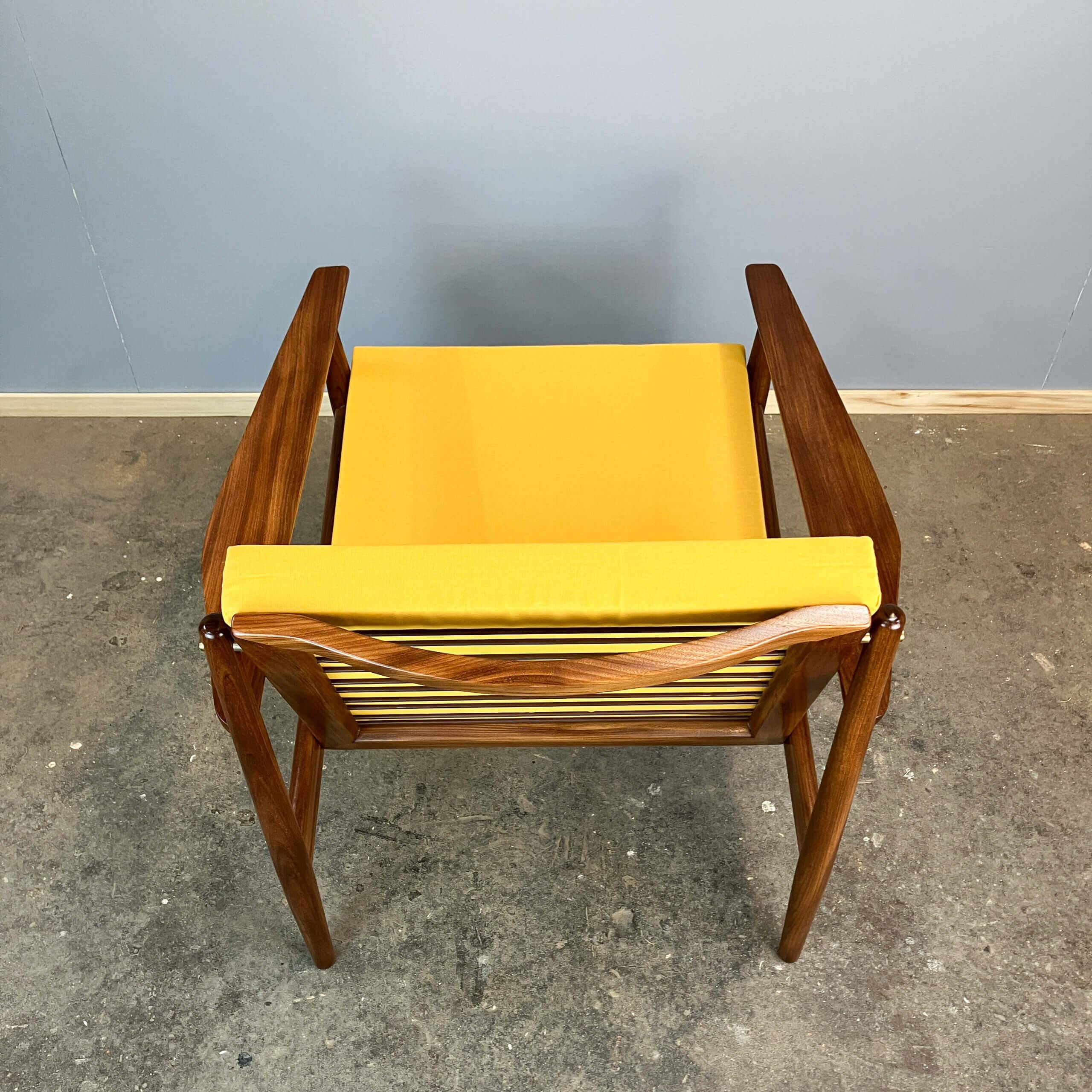 Fauteuil par Arne Vodder pour Glostrup, teck avec un revêtement en tissu jaune moutarde, années 1950.