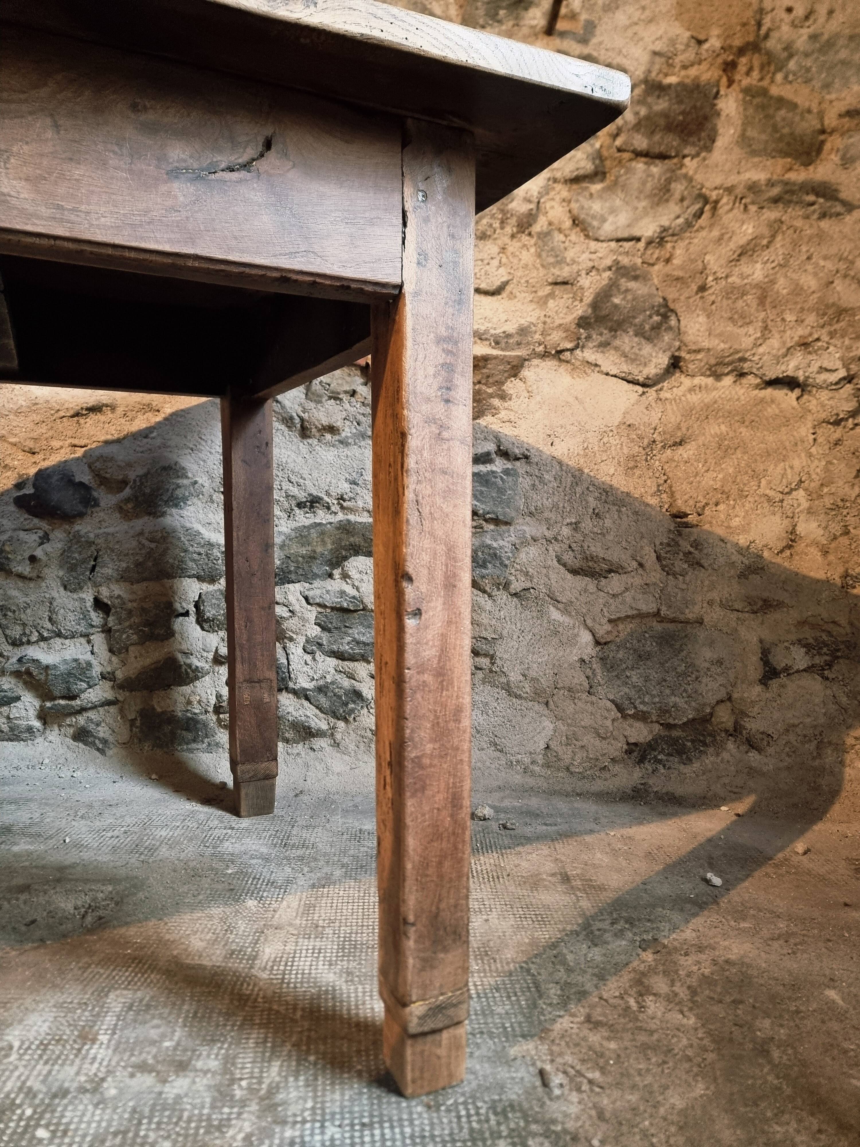 Table de ferme française ancienne en chêne avec deux tiroirs — XIXe siècle