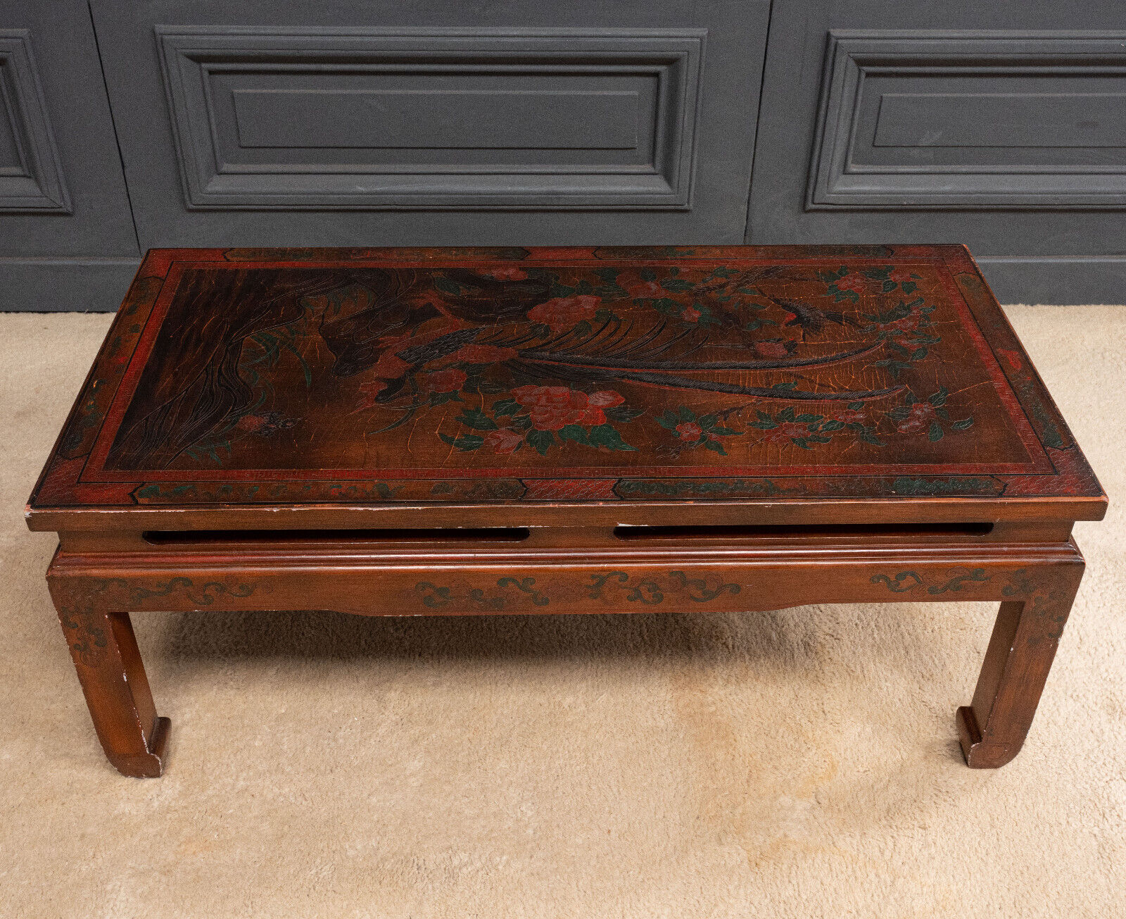 Chinese coffee table lacquer red background naturalistic décor twentieth