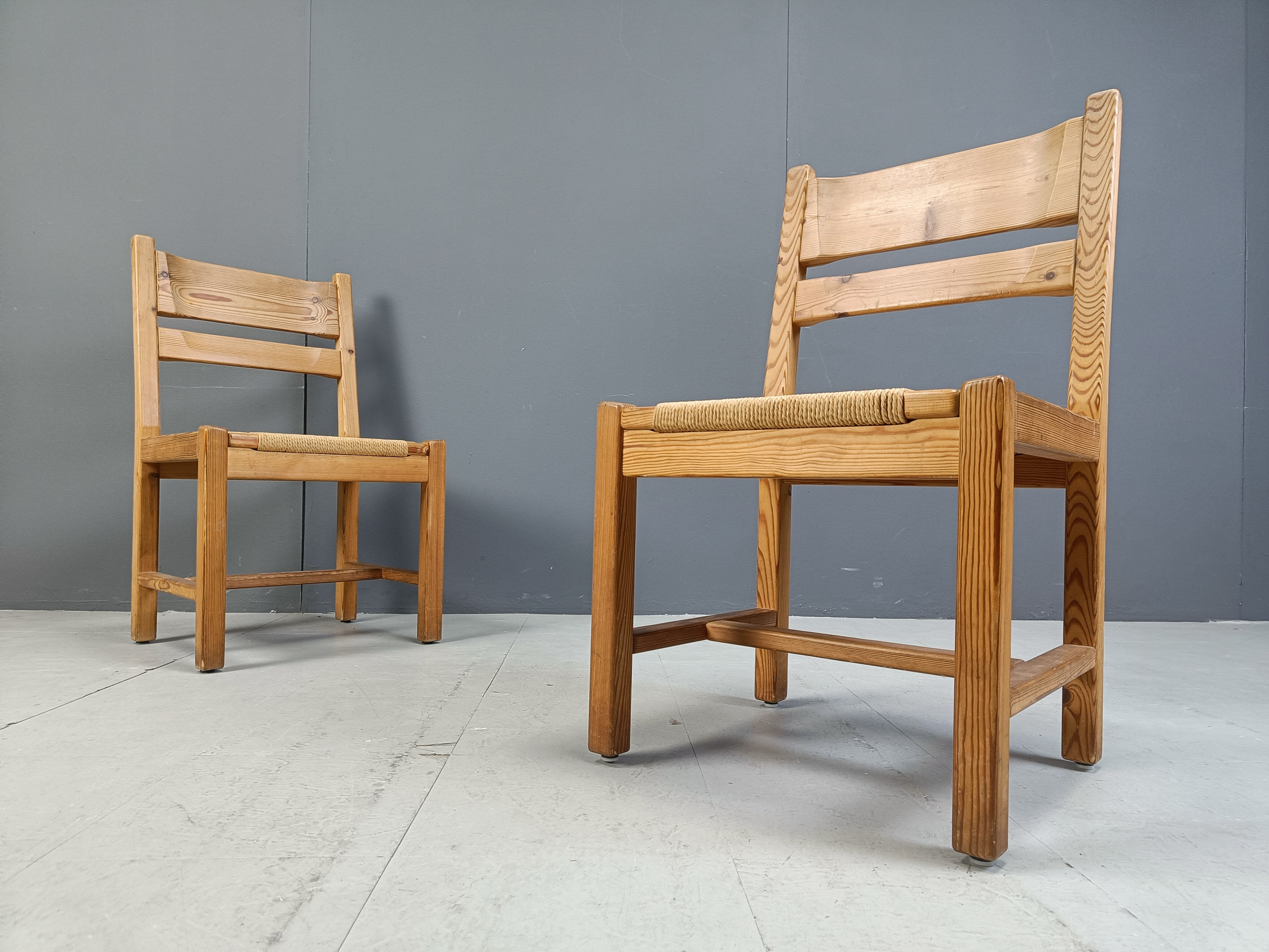 Ensemble de 5 chaises en bois de pin par GM Mobler, années 1960.