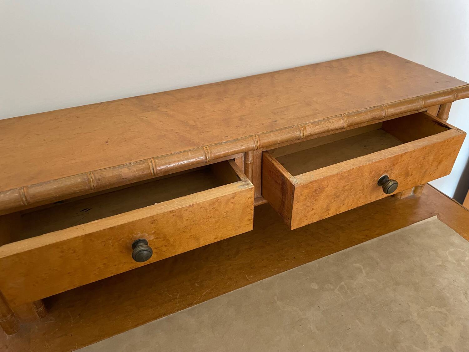 Petit bureau ou bonheur du jour
