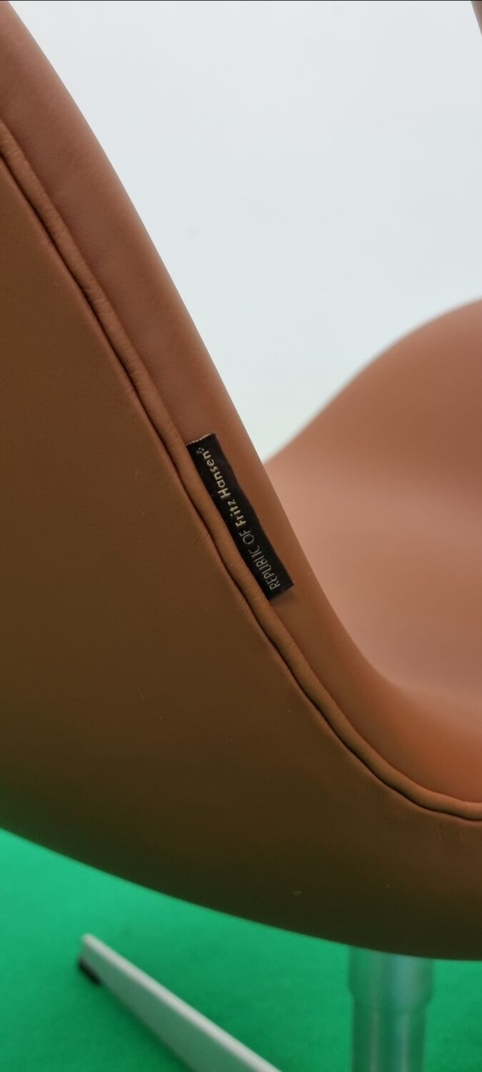 Arne Jacobsen Swan chair by Fritz Hansen