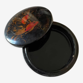 Round lacquer box