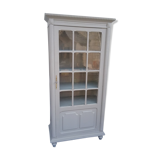 Vintage Parisian showcase