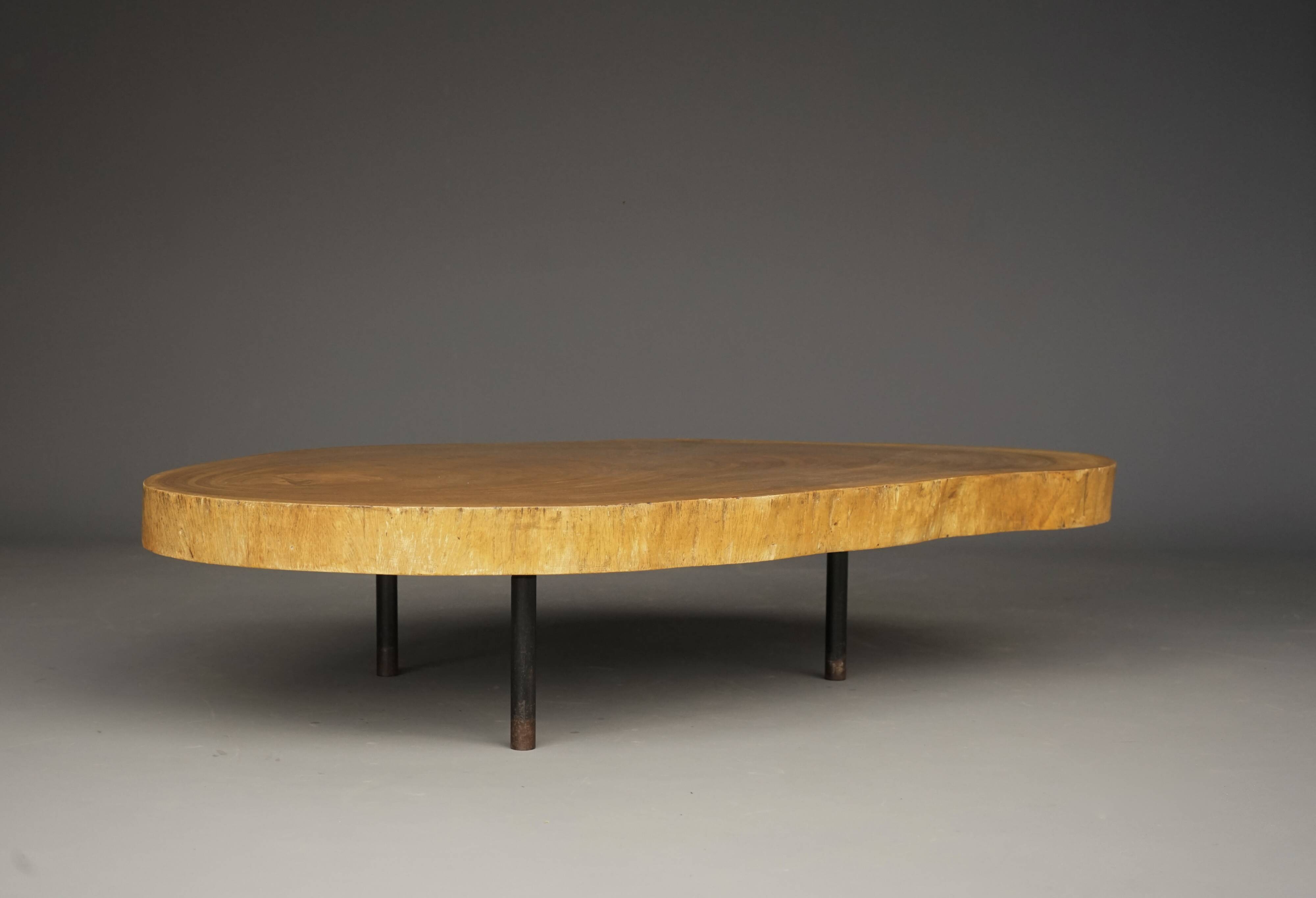 Table basse brutaliste en bois de tronc d'arbre, années 1960