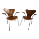 2 chaises Série 7 à accoudoirs (3207) par Arne Jacobsen – Fritz Hansen