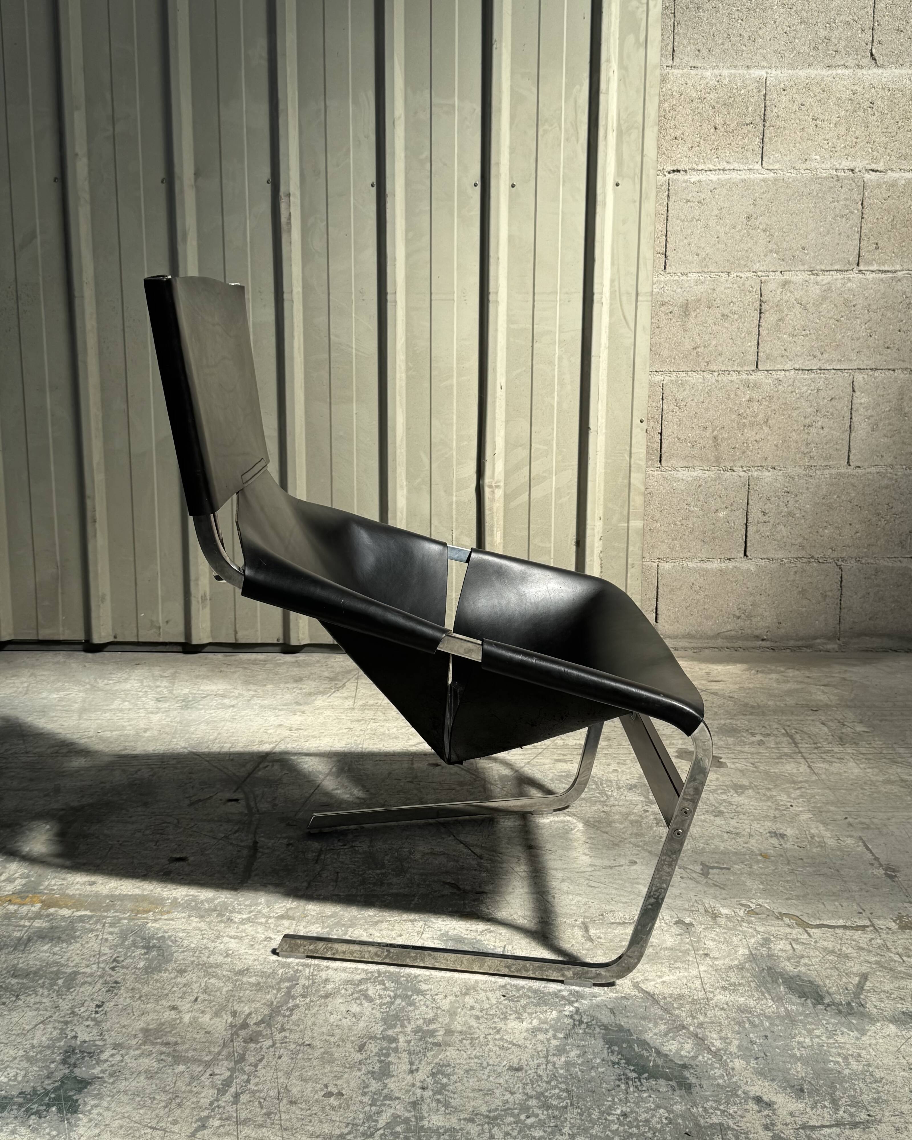 F444 armchair in black leather by Pierre Paulin for Artifort 00's