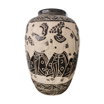 Vietnamese vase