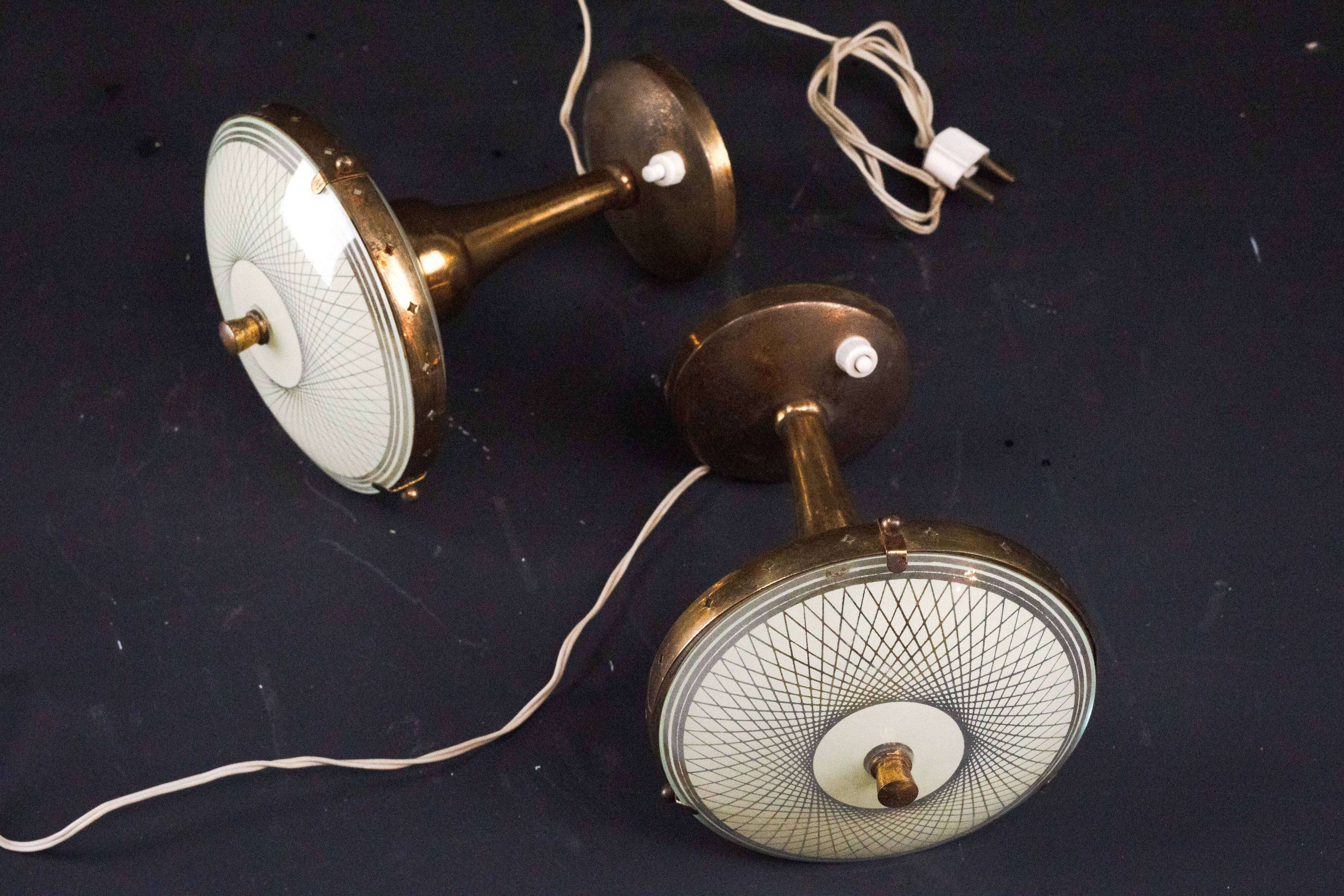 Rare pair of bedside lamps in curved glass attributed to Pietro Chiesa. Ita