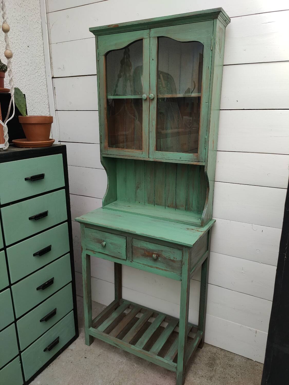 Vaisselier en bois vert