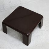Mario Bellini. Suite of 4 pull-out coffee tables "Gatti", published by C&B Italia, circa 1970.