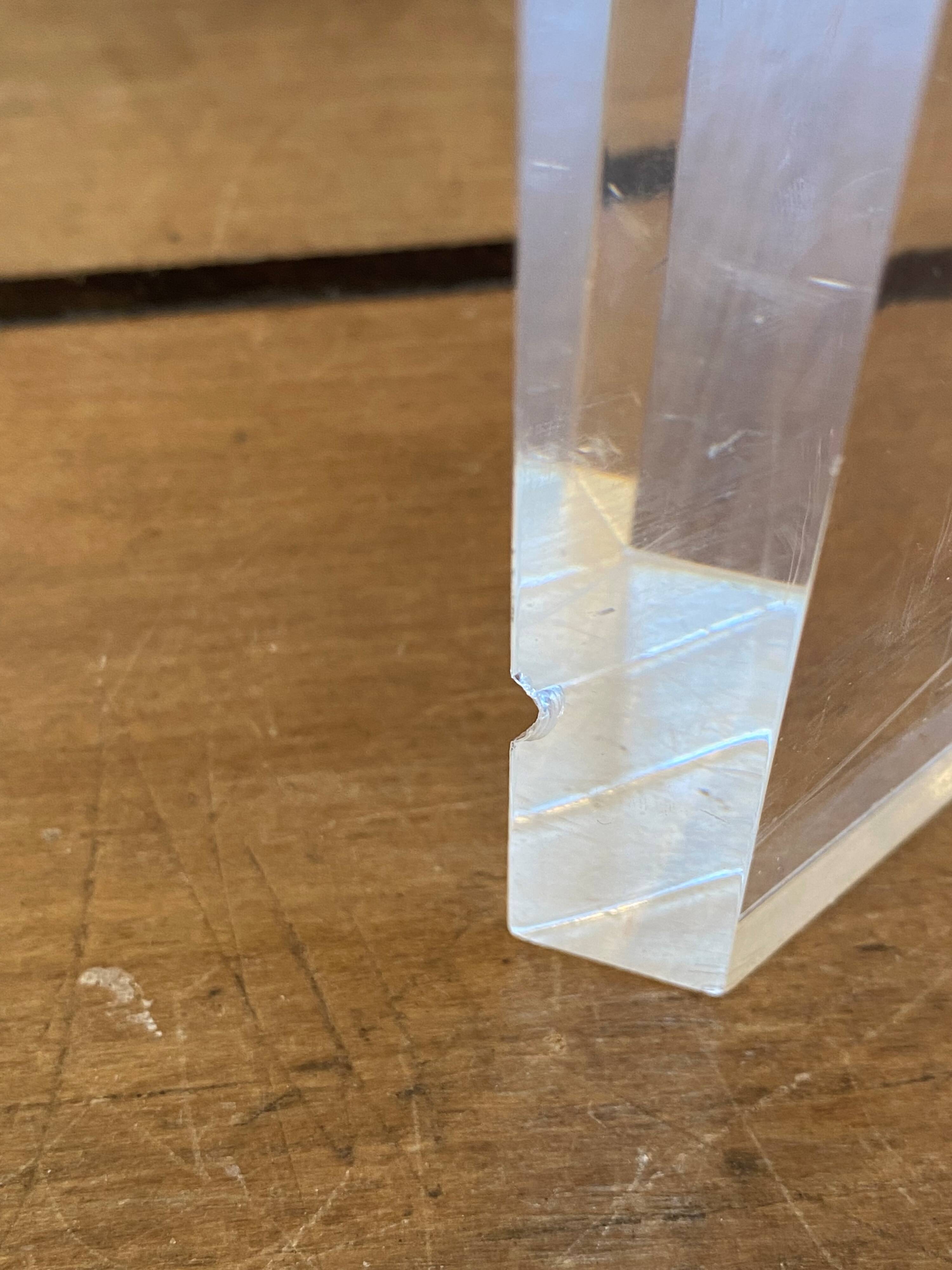Table basse, d'appoint triangulaire en plexiglas, 1970