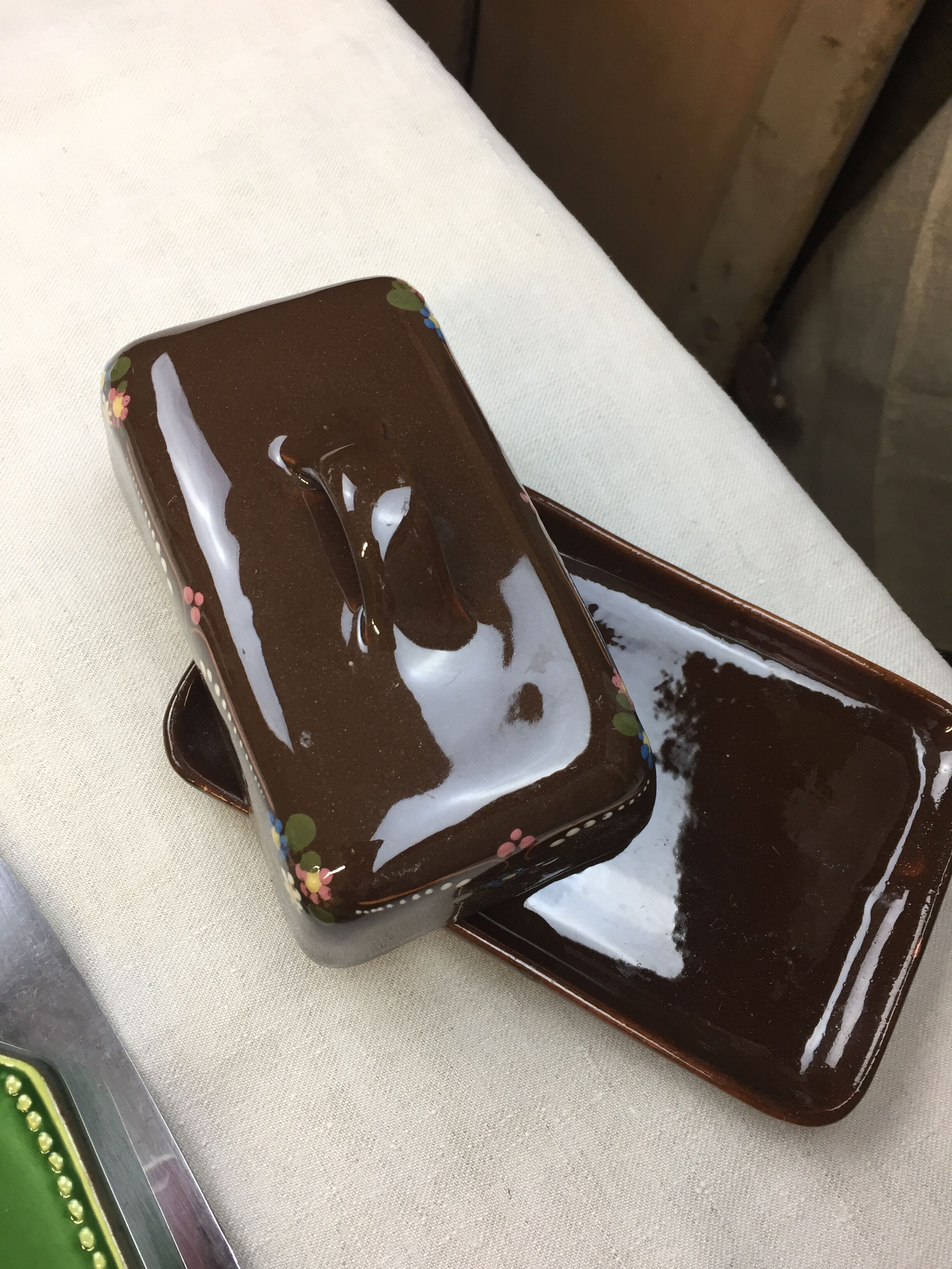 Beurrier artisanal en terre émaillée