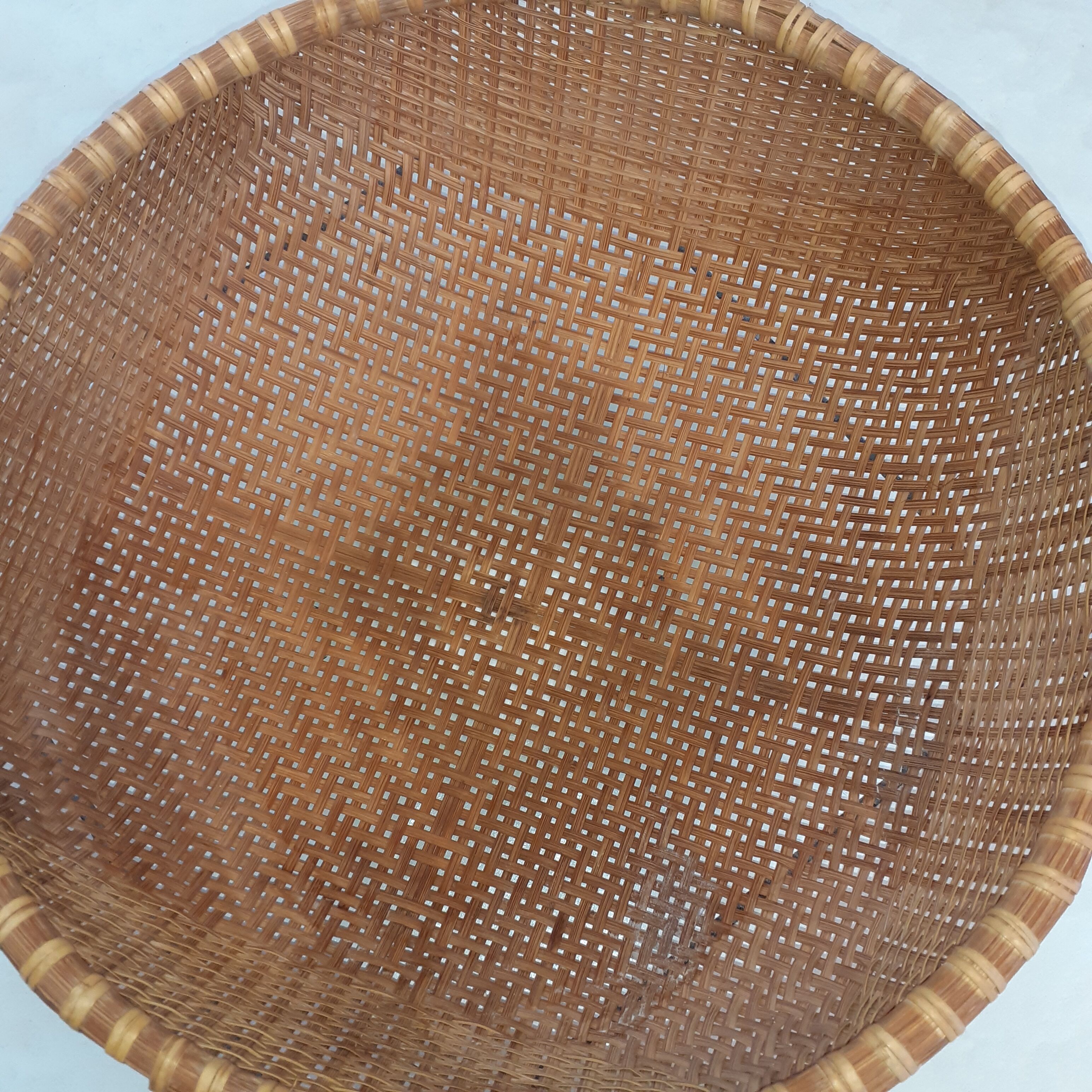 Wicker basket. Rounded.