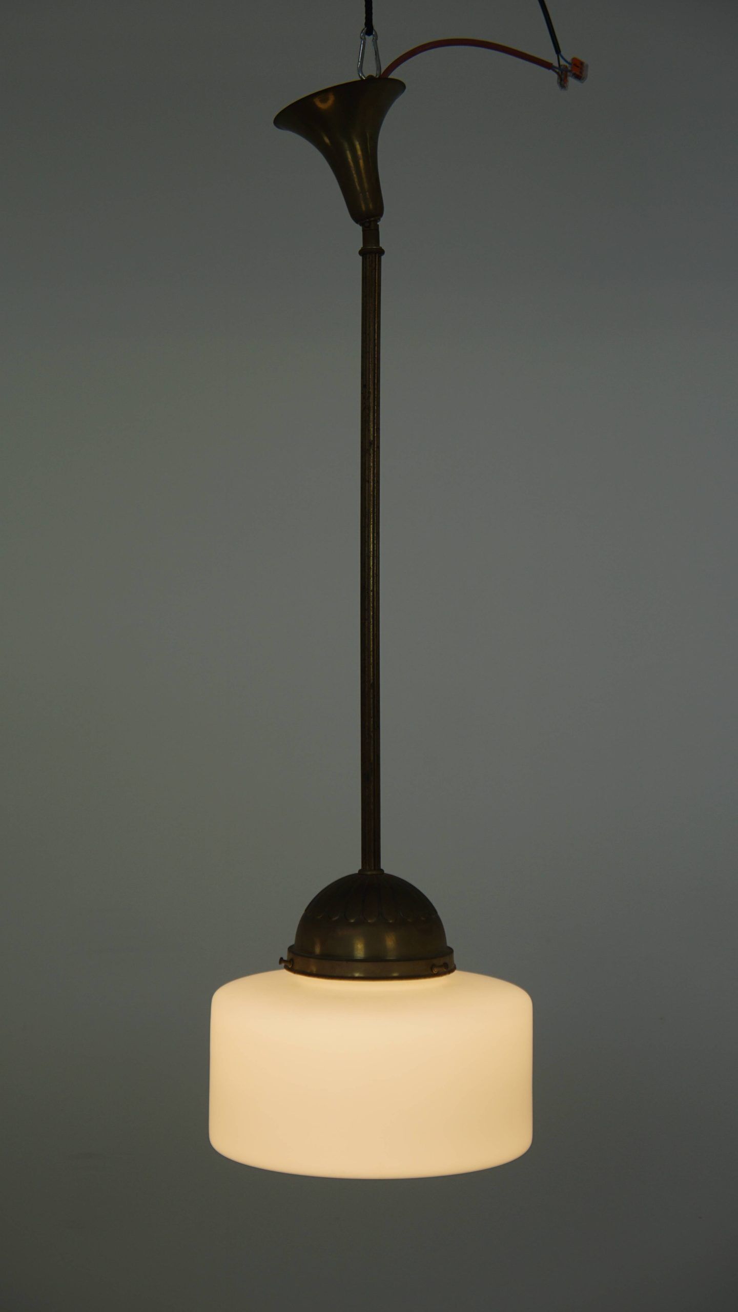 Suspension vintage classique en verre et laiton