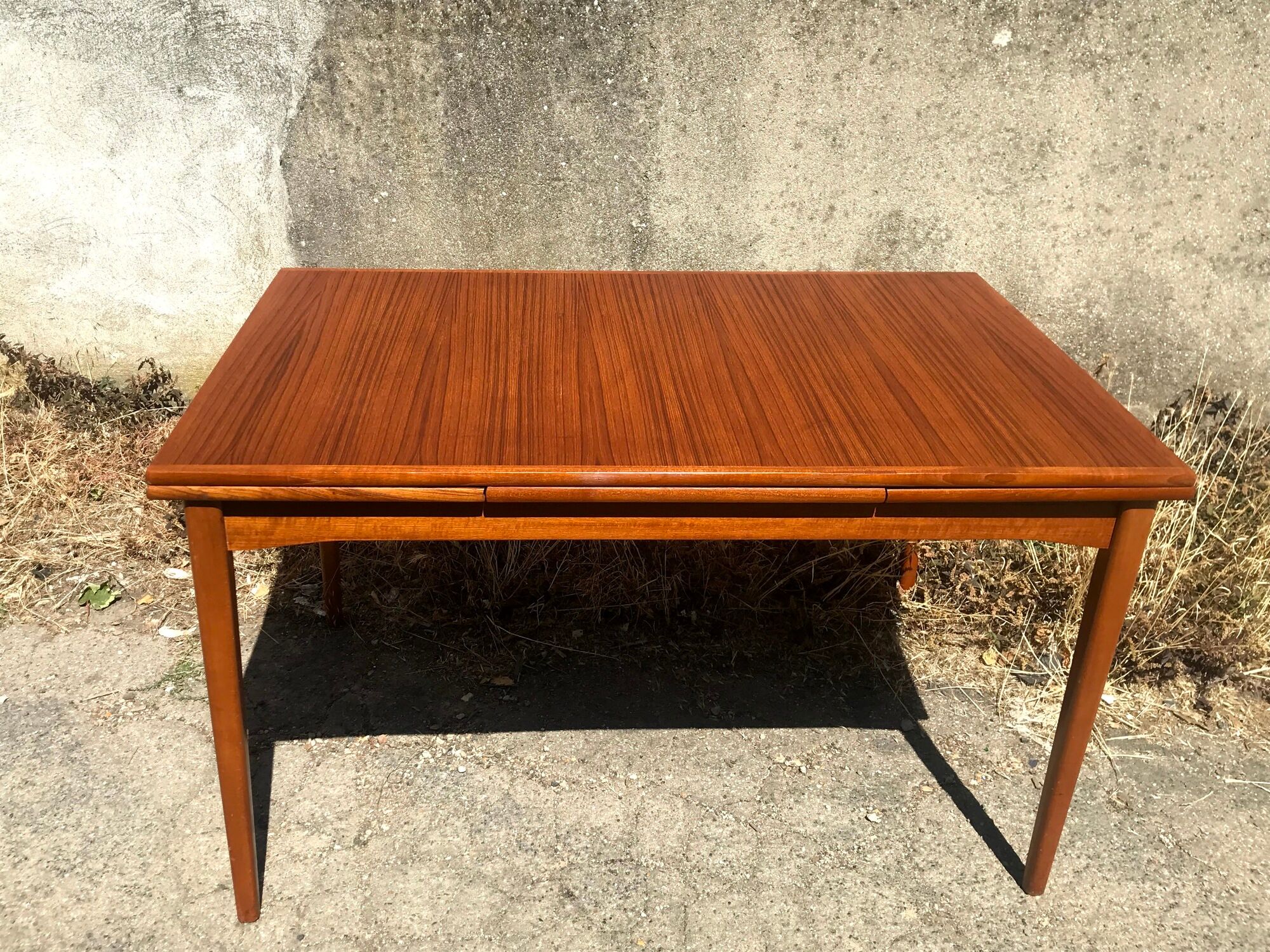 Extendable dining table with vintage 60s teak extensions