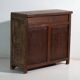 Buffet ancien en sapin à deux tiroirs et deux portes – Chine, vers 1930